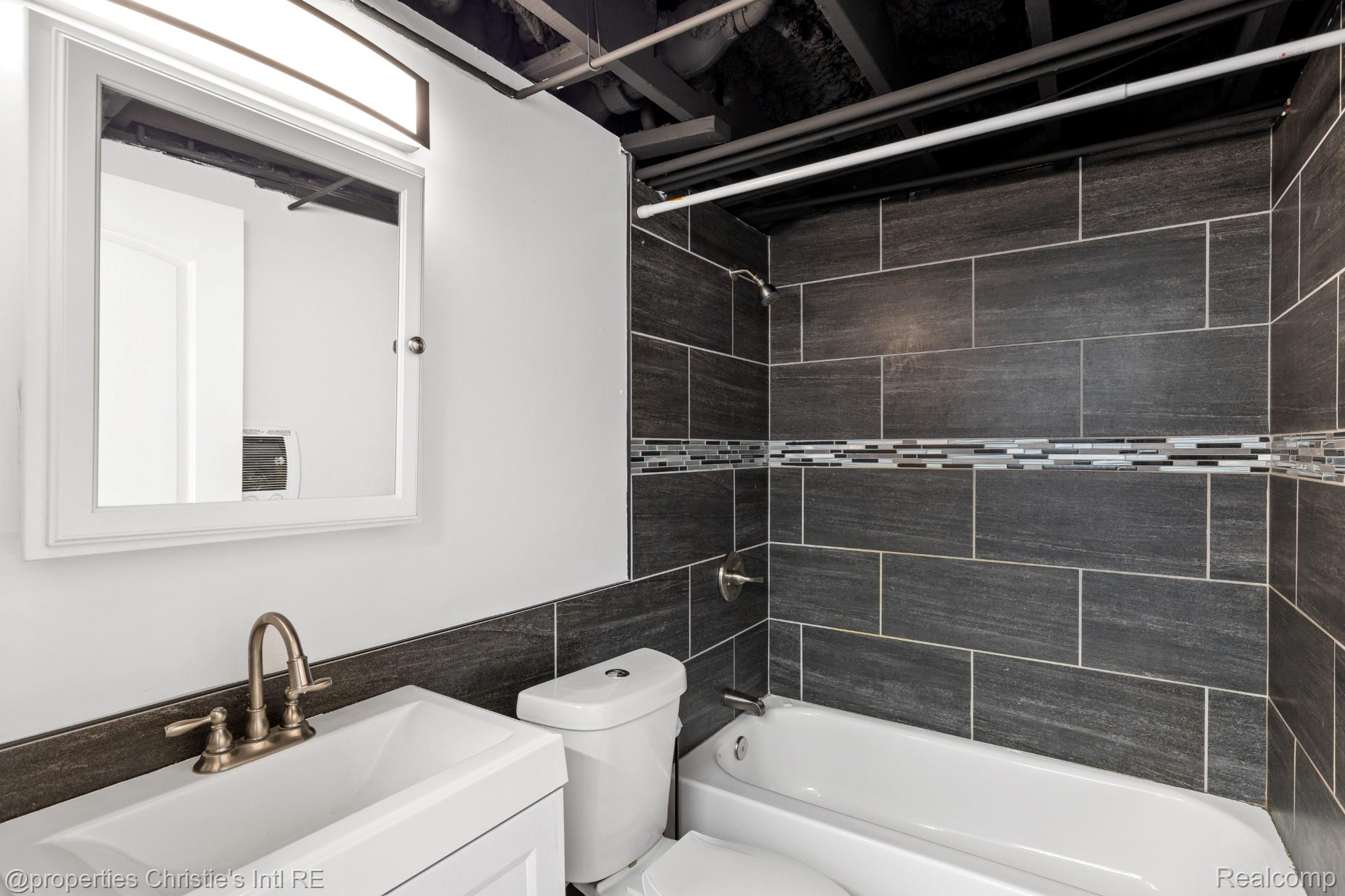 120 Seward Street U2