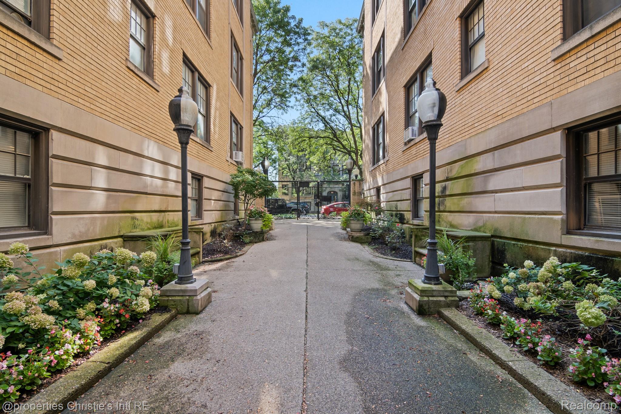 120 Seward Street U2