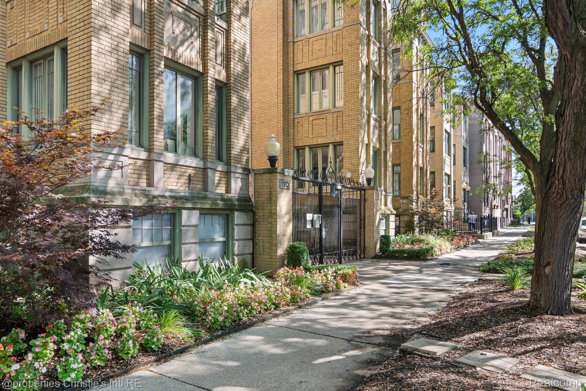 120 Seward Street U2