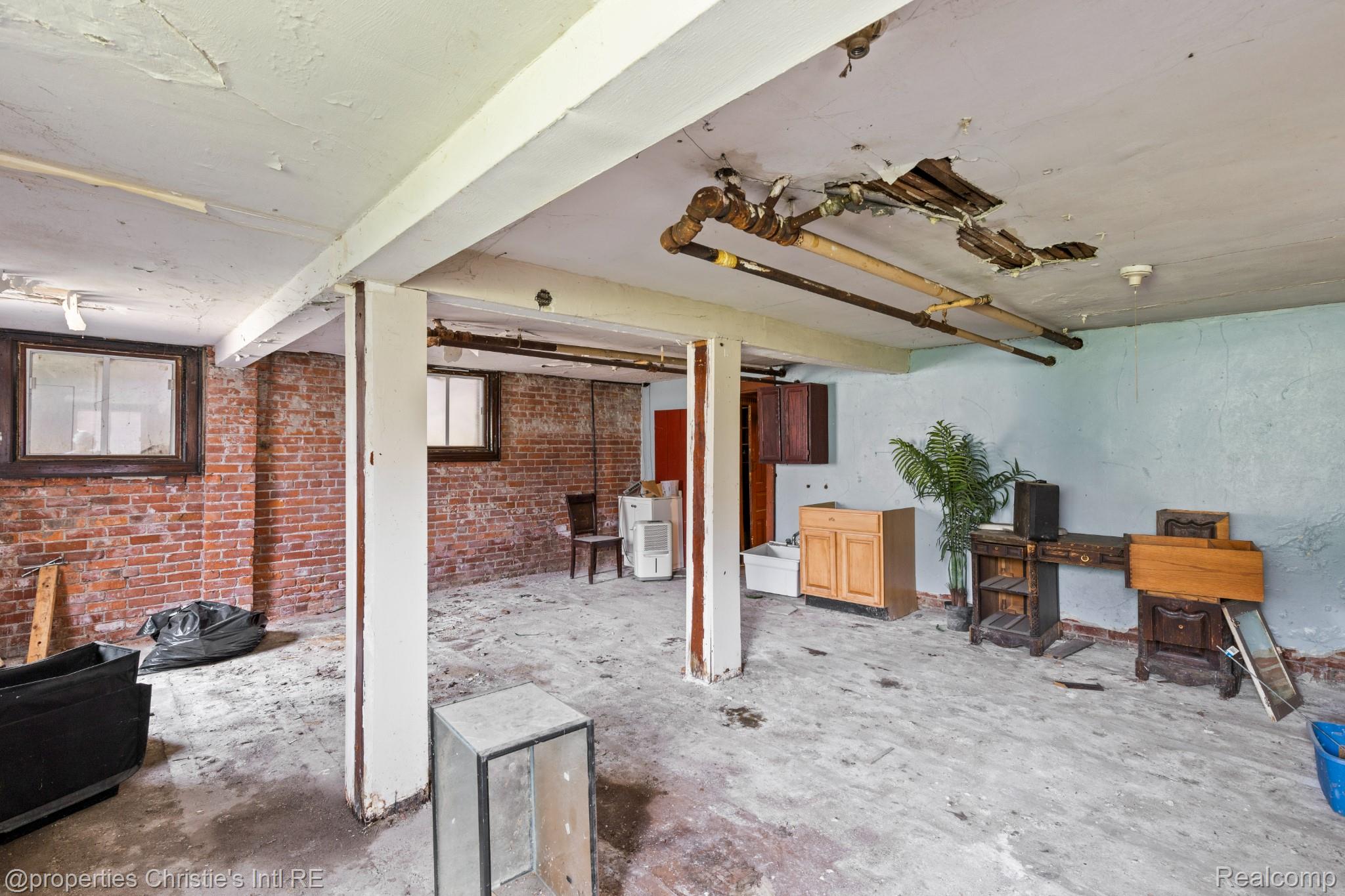 4772 Cecil Street