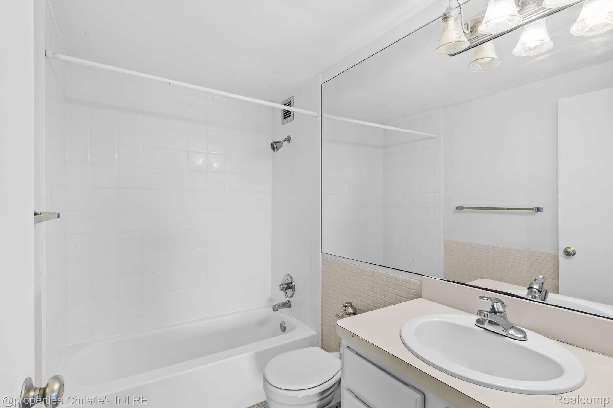 1300 E Lafayette Street 104