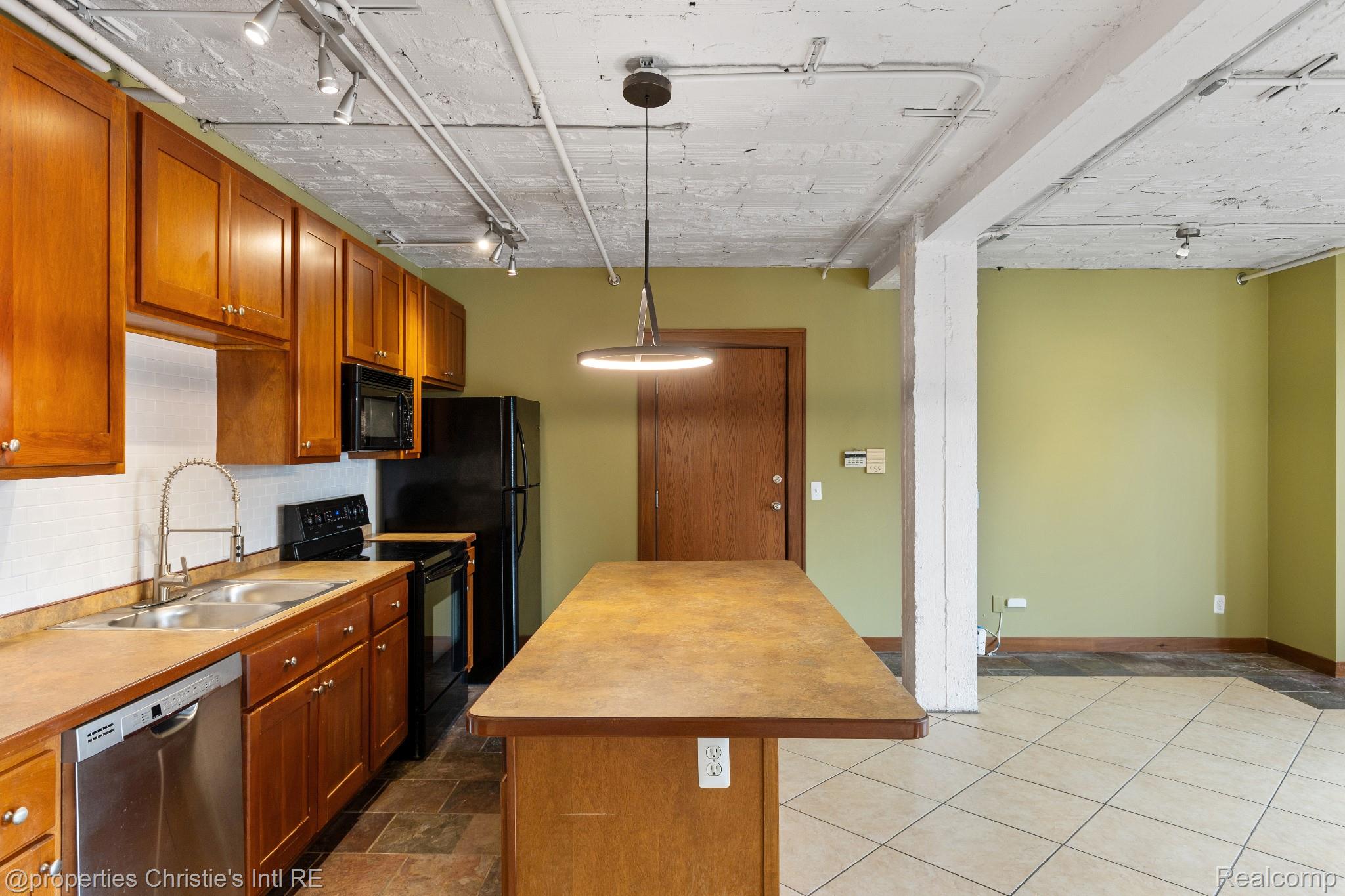 78 Watson Street 8