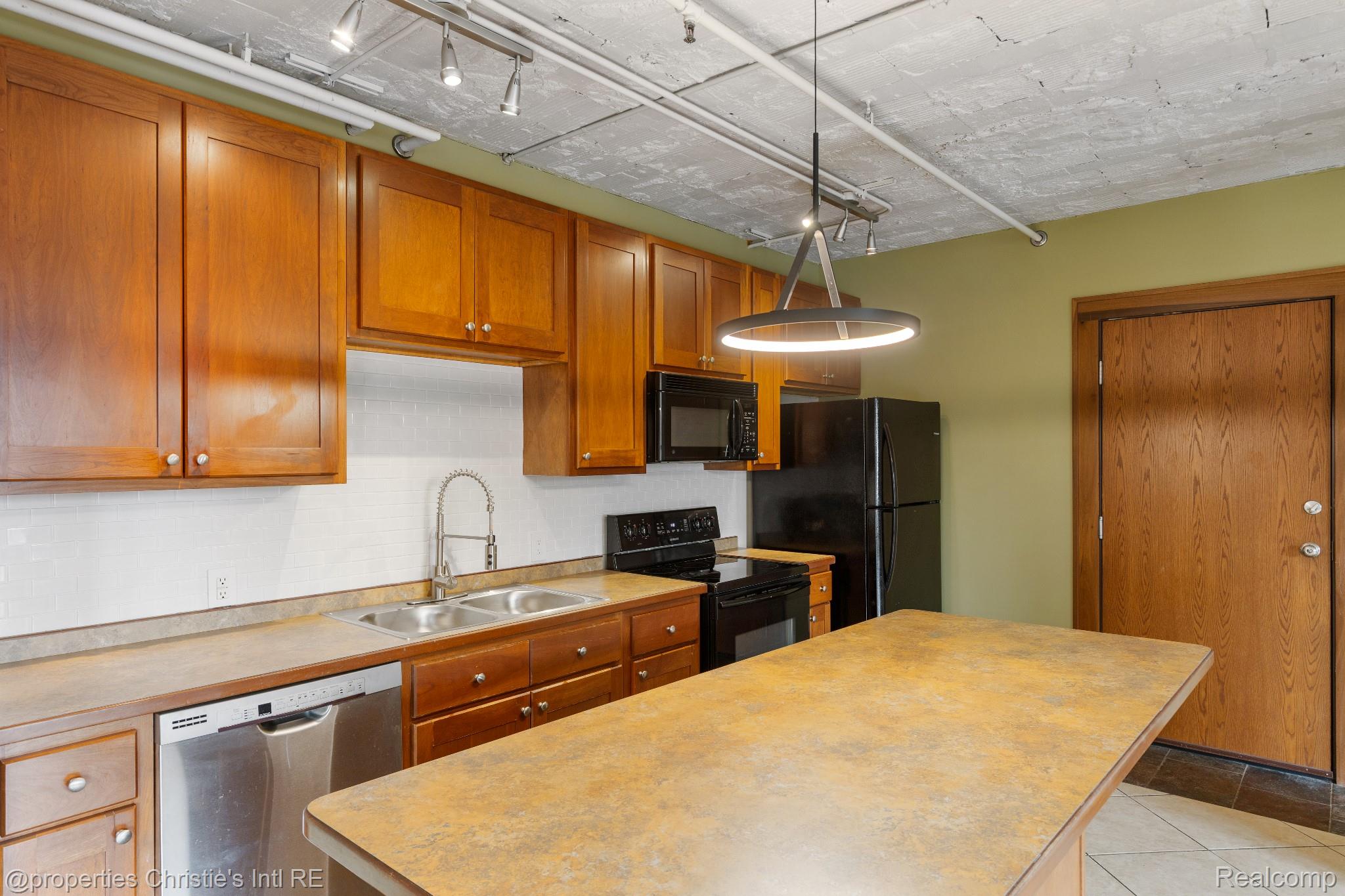 78 Watson Street 8