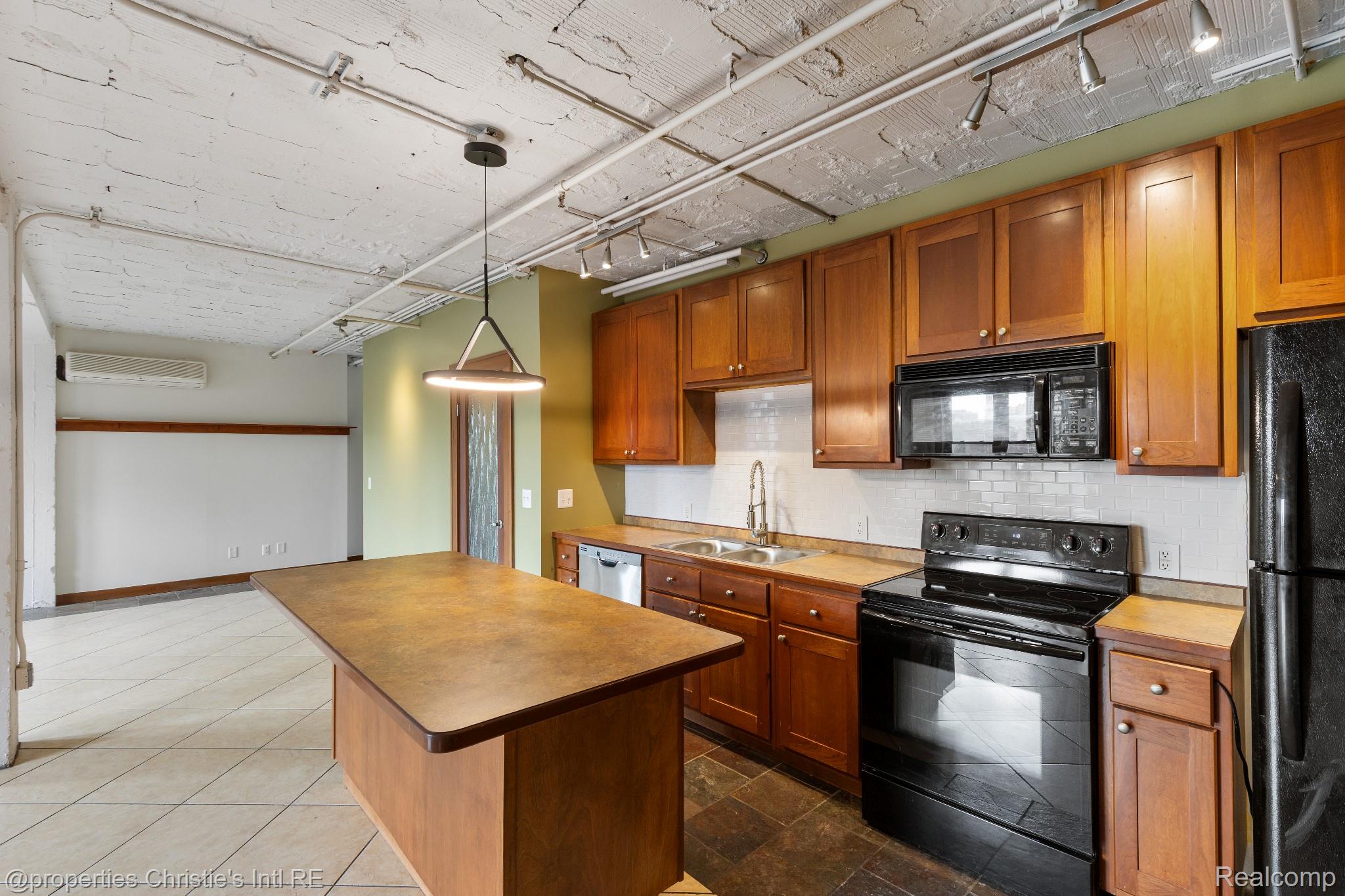 78 Watson Street 8