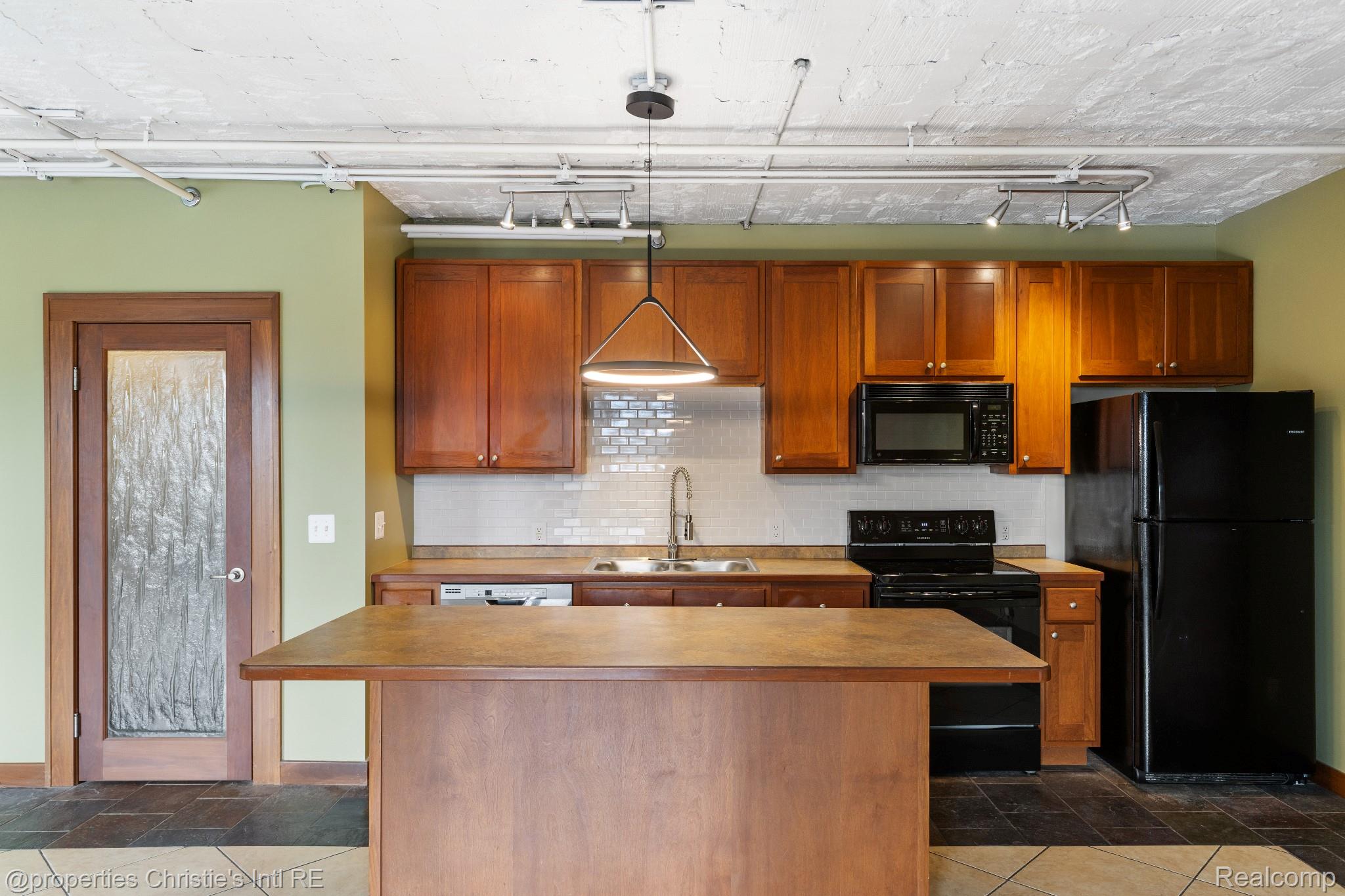 78 Watson Street 8