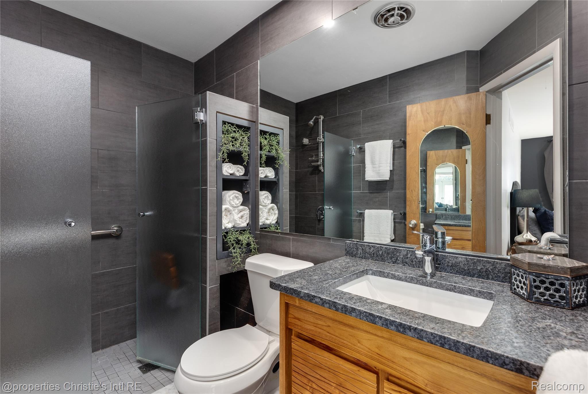 1522 Chateaufort Place