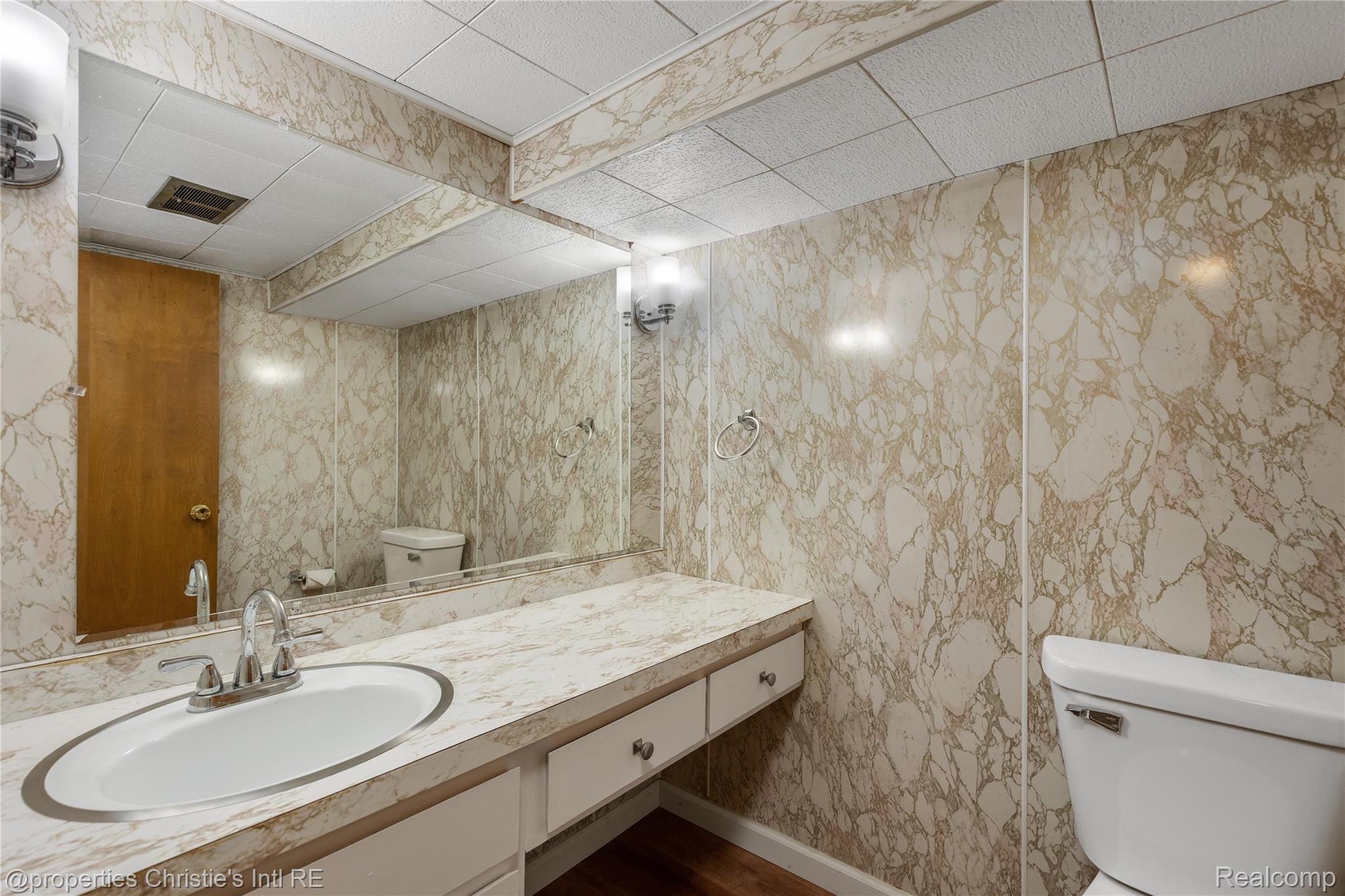 1522 Chateaufort Place