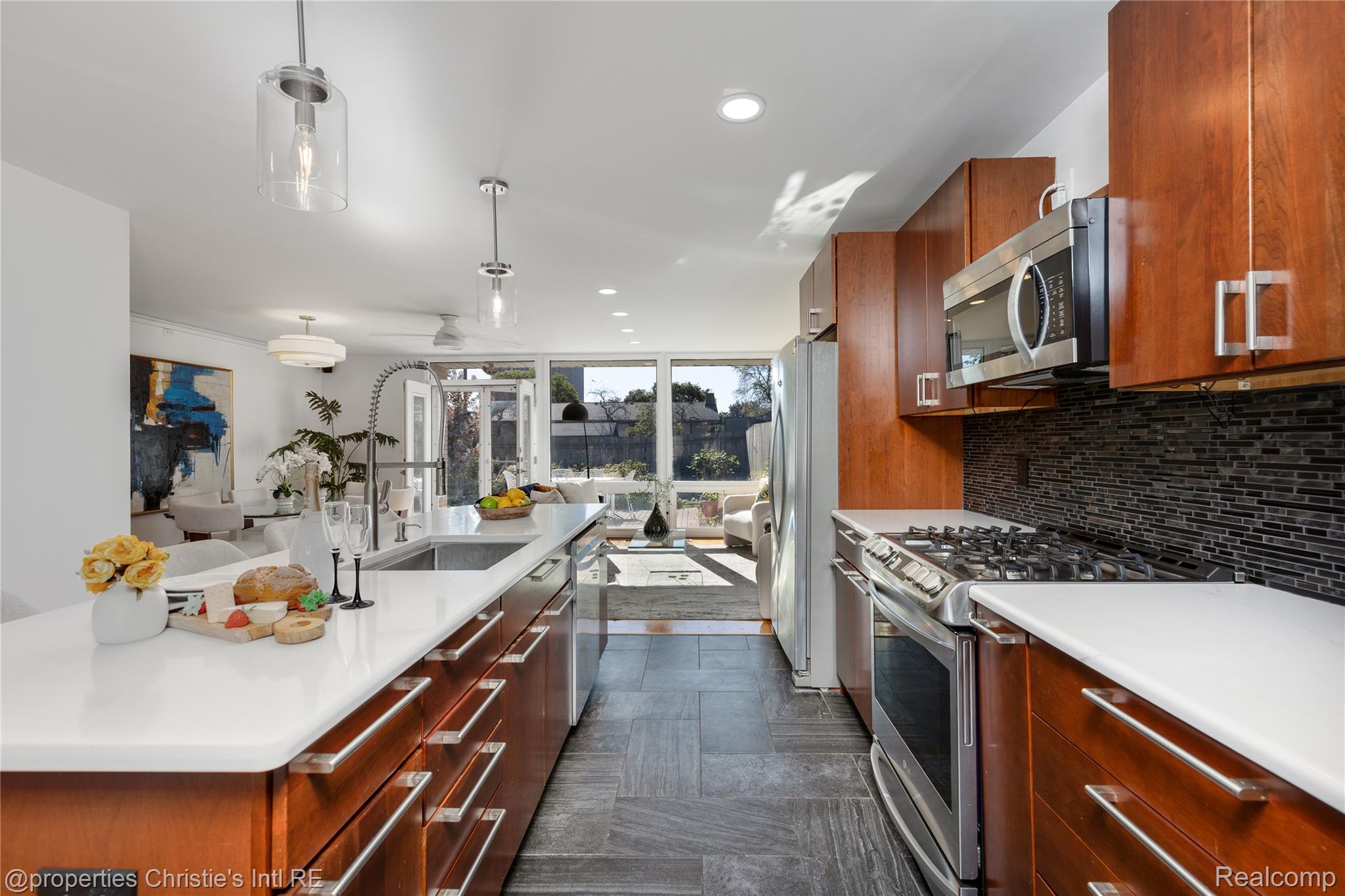1522 Chateaufort Place