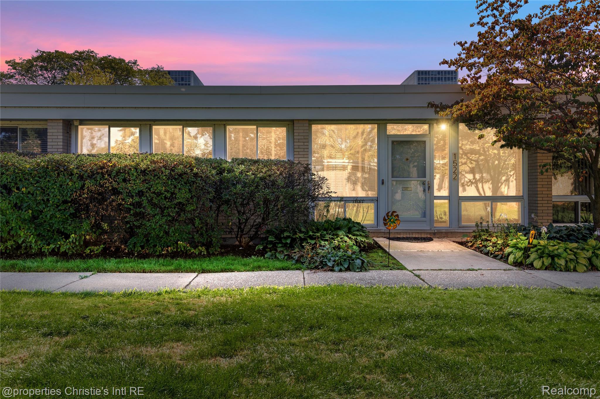 1522 Chateaufort Place