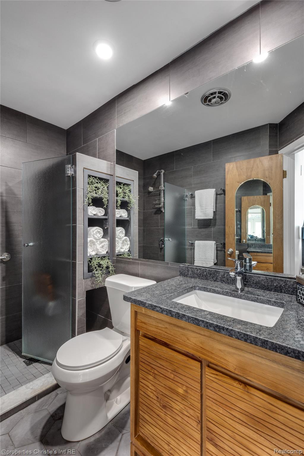 1522 Chateaufort Place