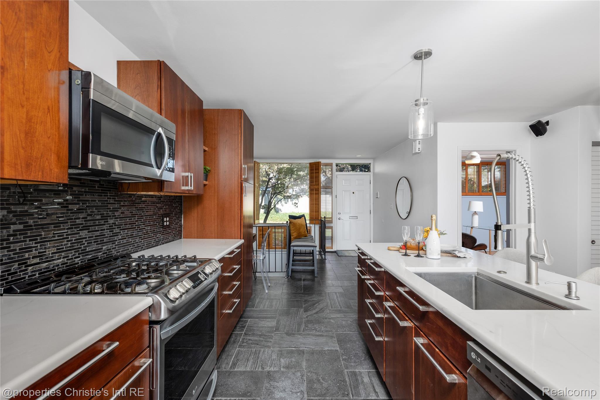 1522 Chateaufort Place