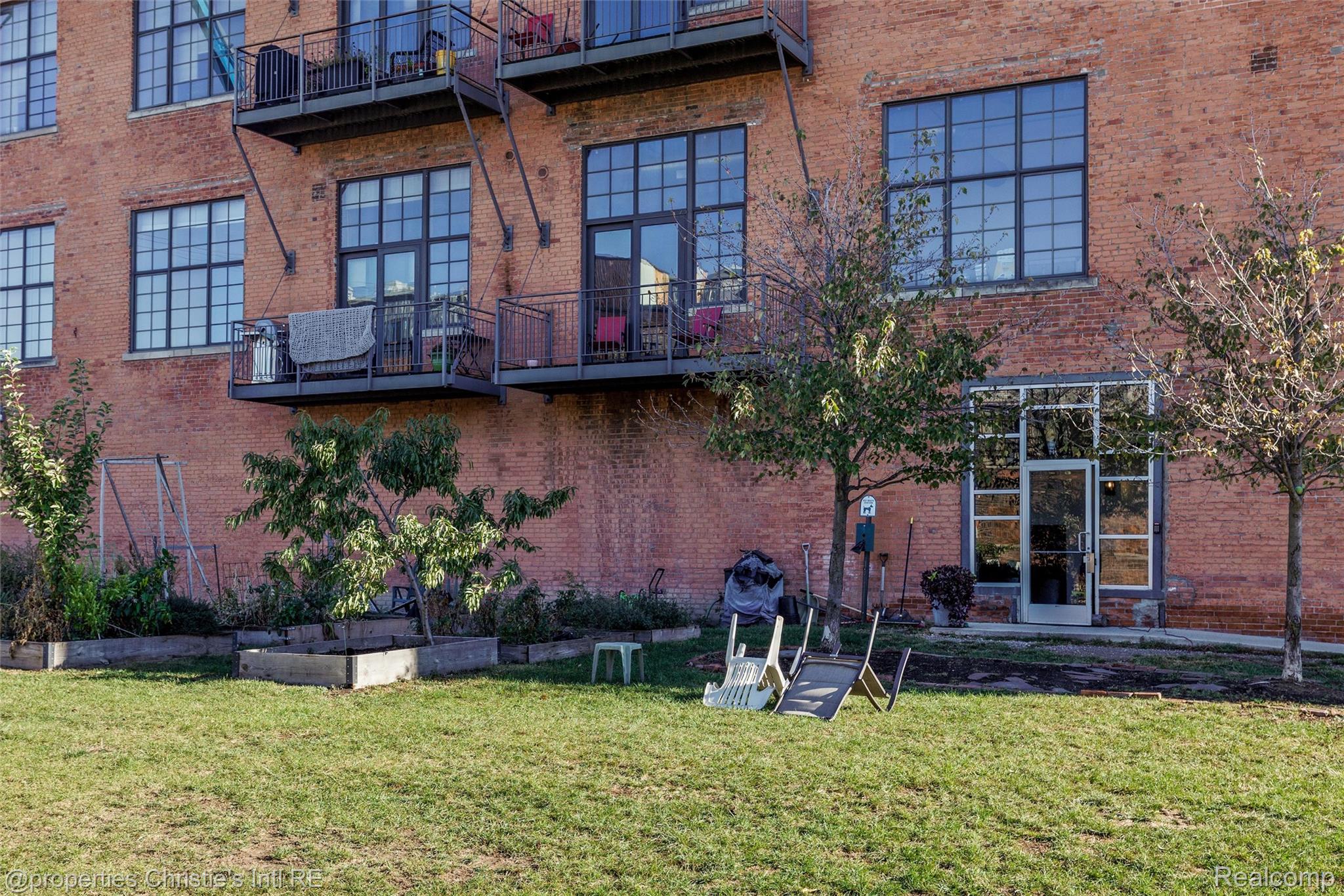 2003 Brooklyn Street 29/403