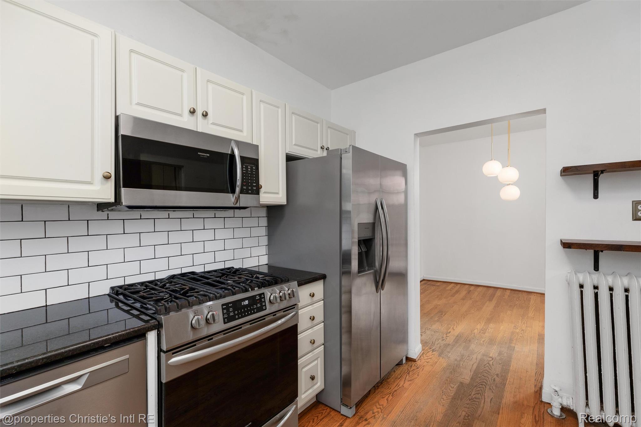 1409 Sunset Boulevard