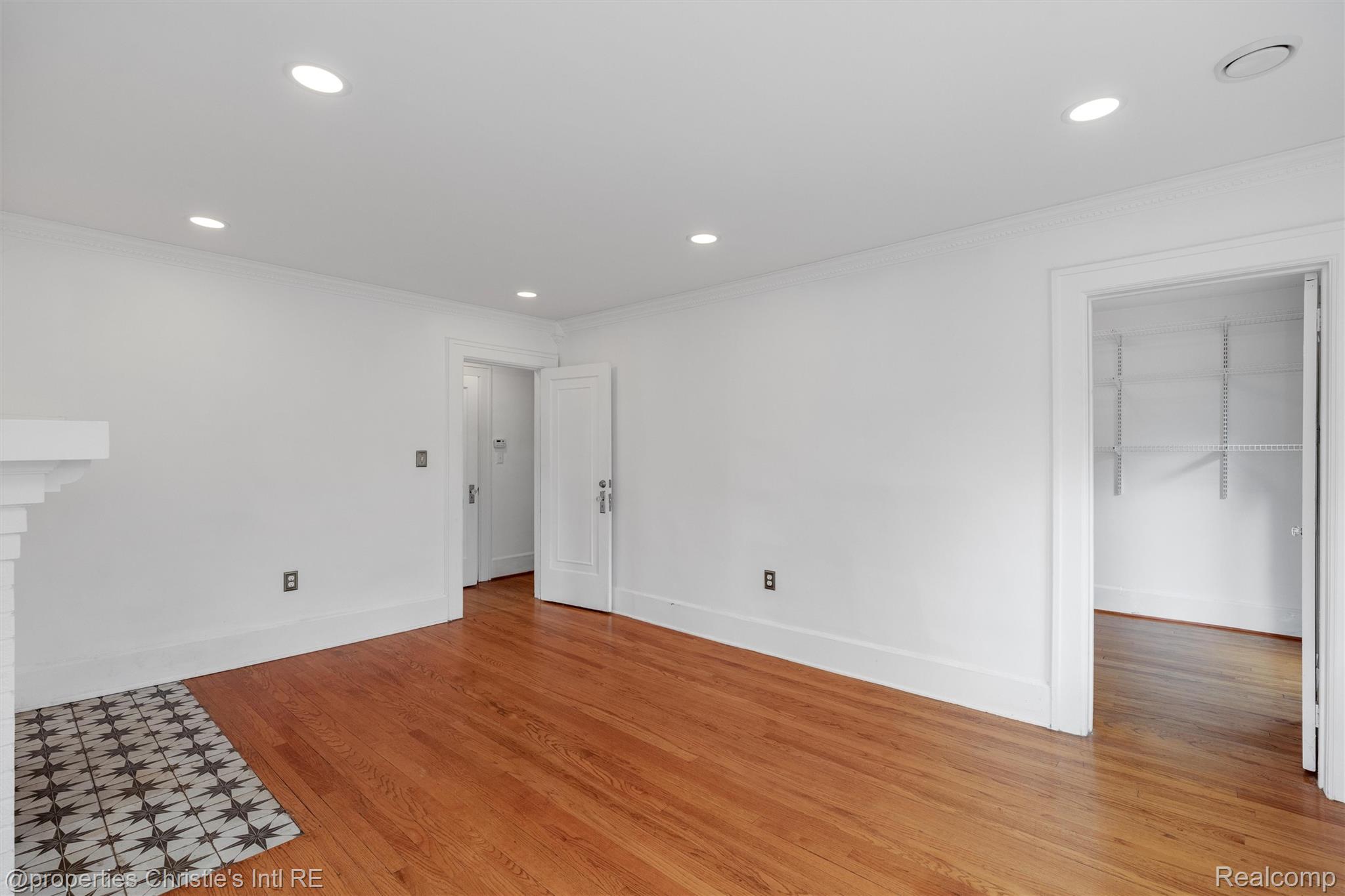 1409 Sunset Boulevard