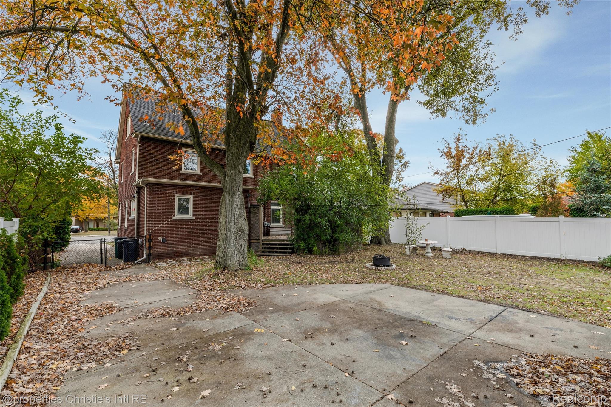 1409 Sunset Boulevard