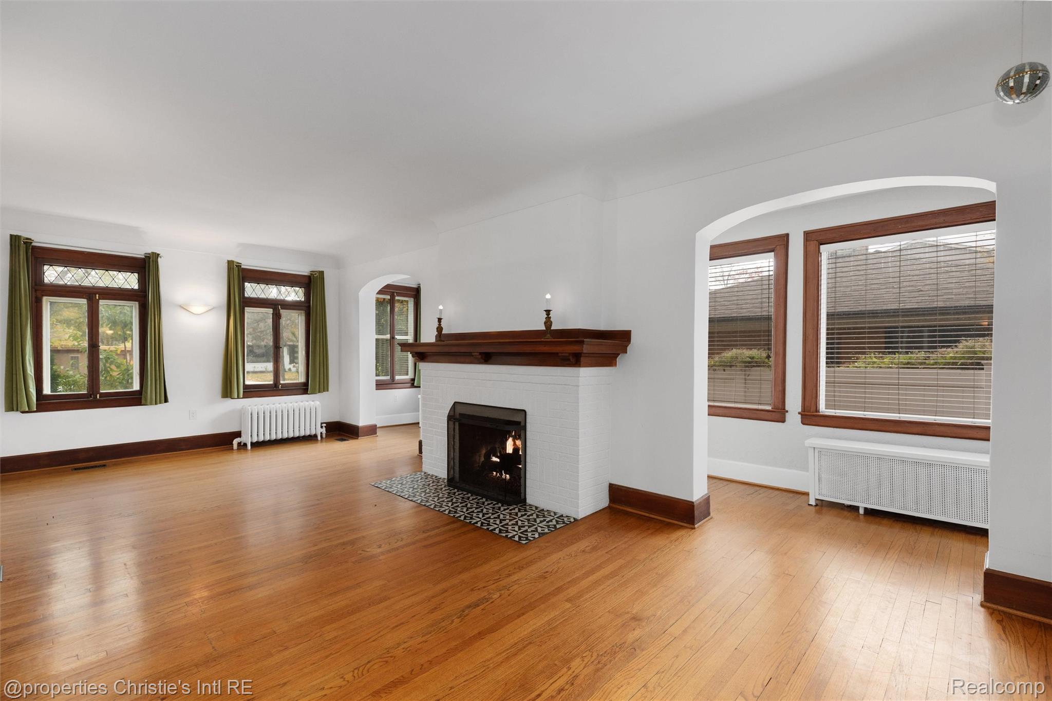 1409 Sunset Boulevard