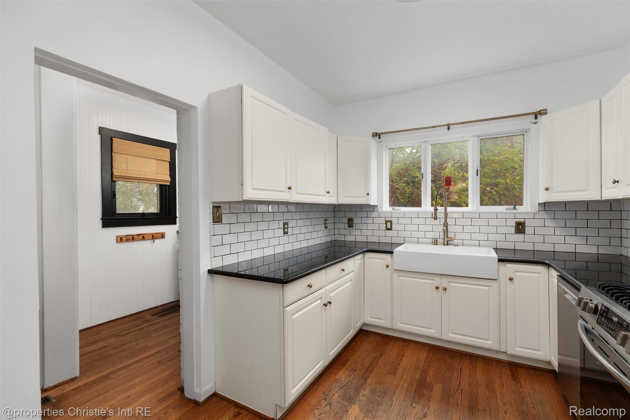 1409 Sunset Boulevard