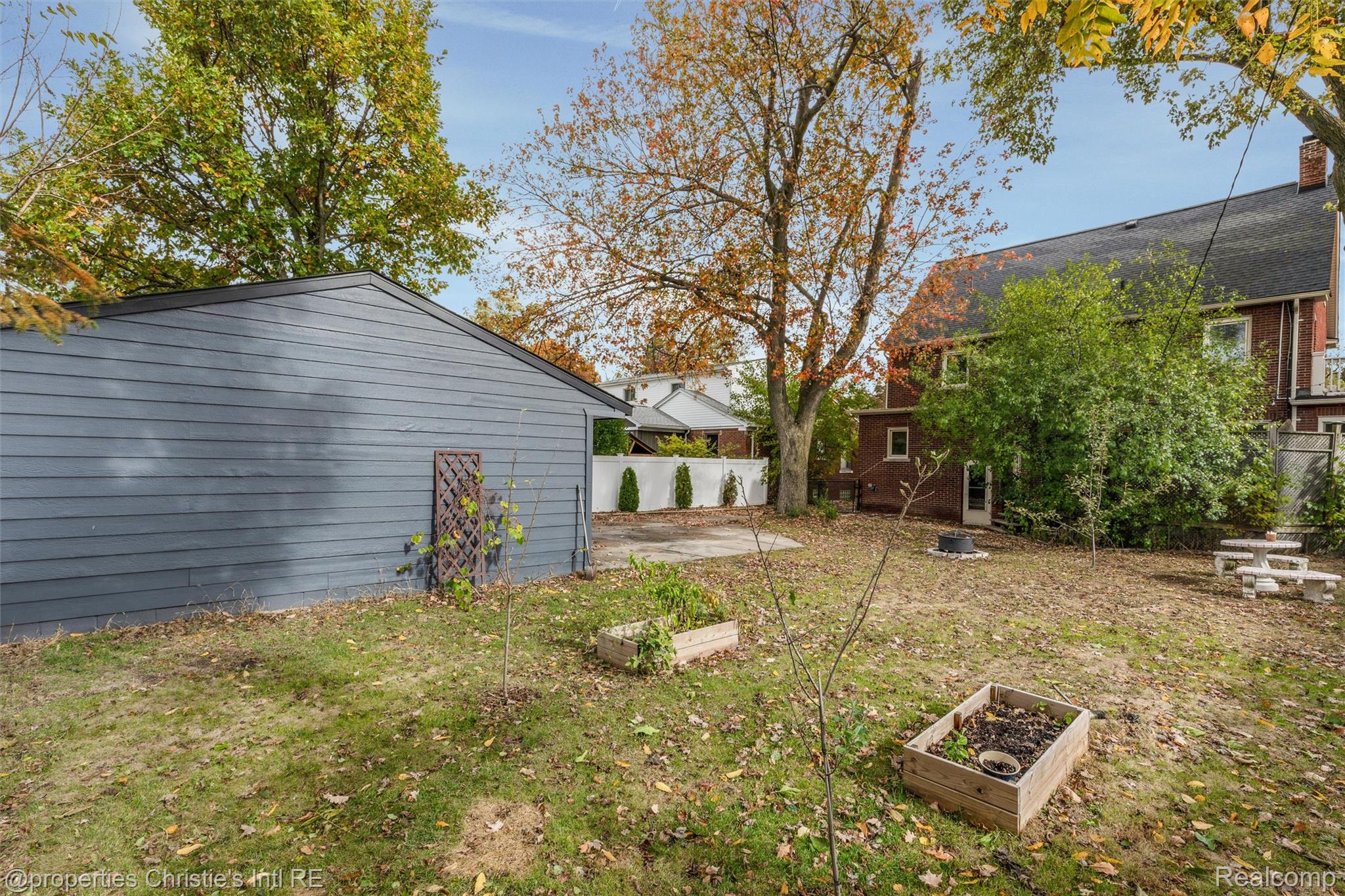 1409 Sunset Boulevard