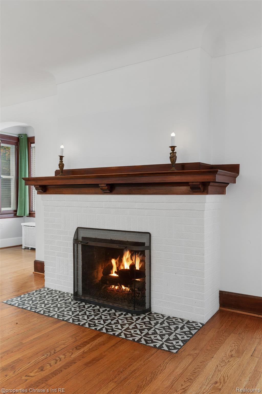 1409 Sunset Boulevard