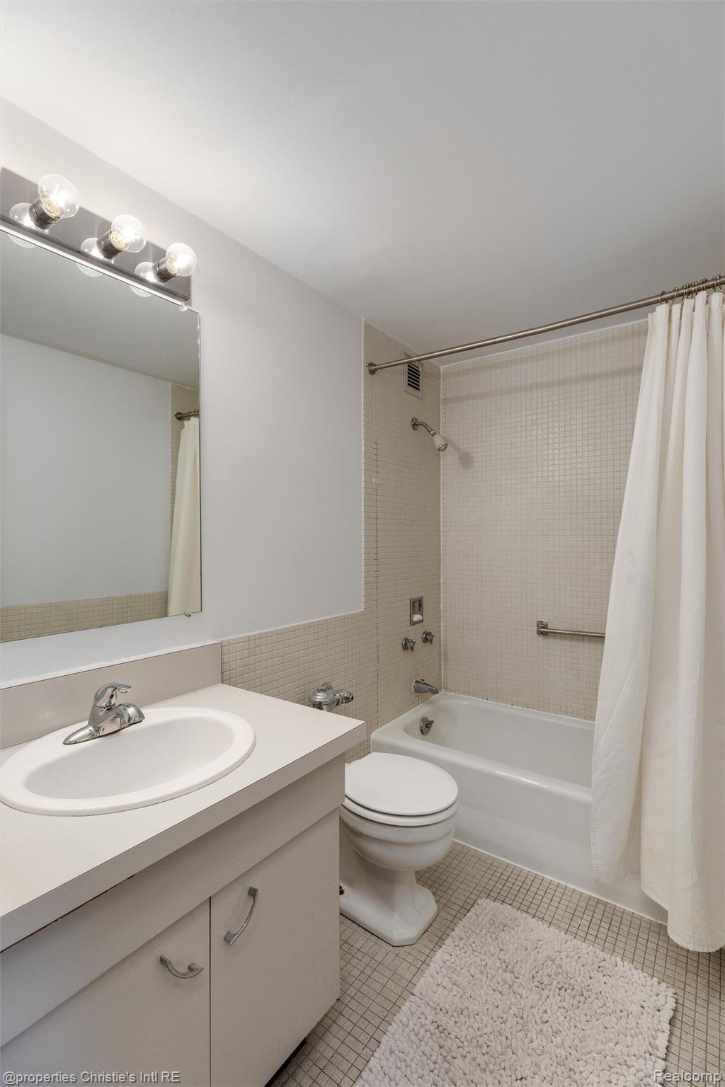 1300 E Lafayette Street 412