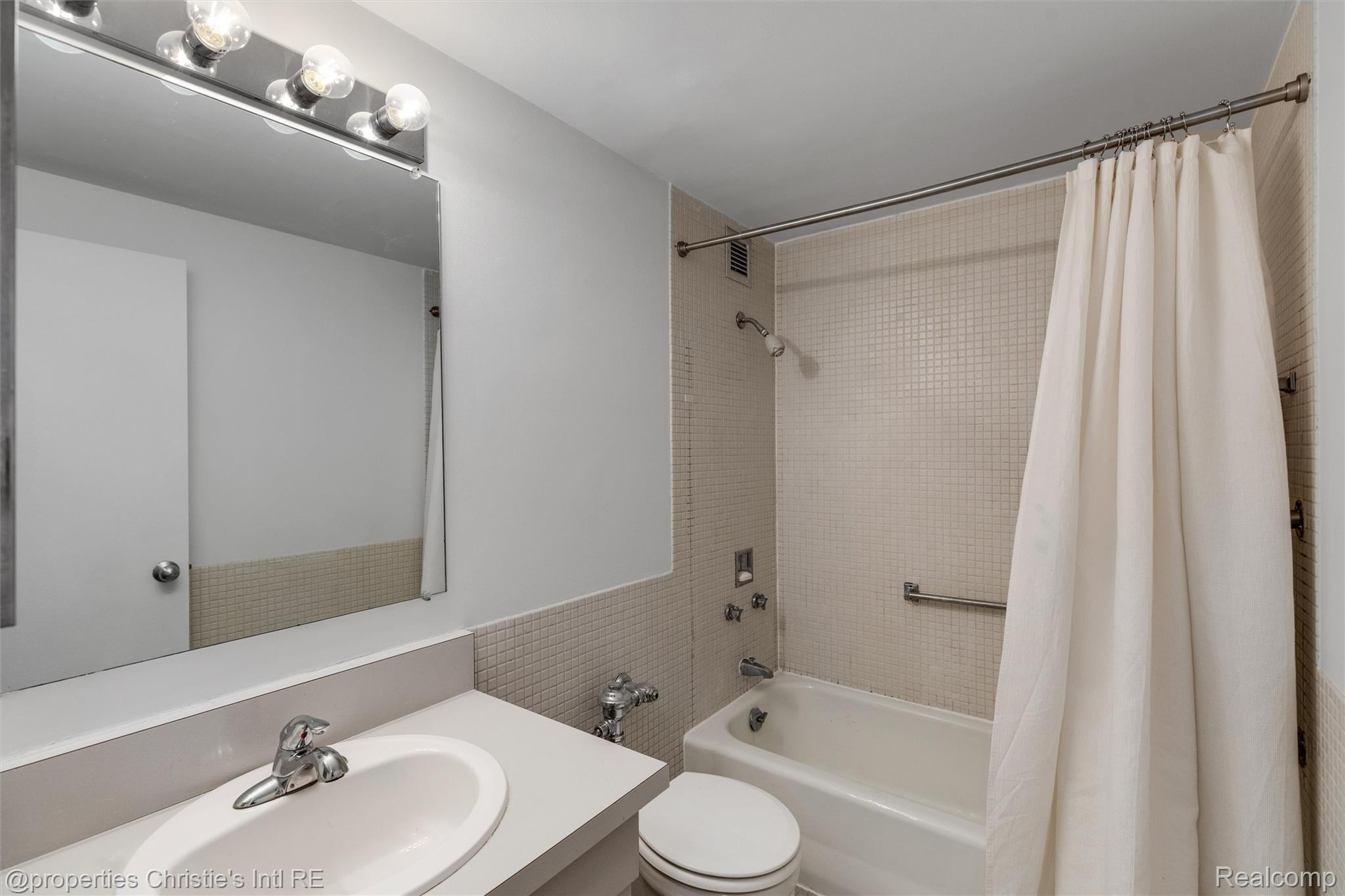 1300 E Lafayette Street 412