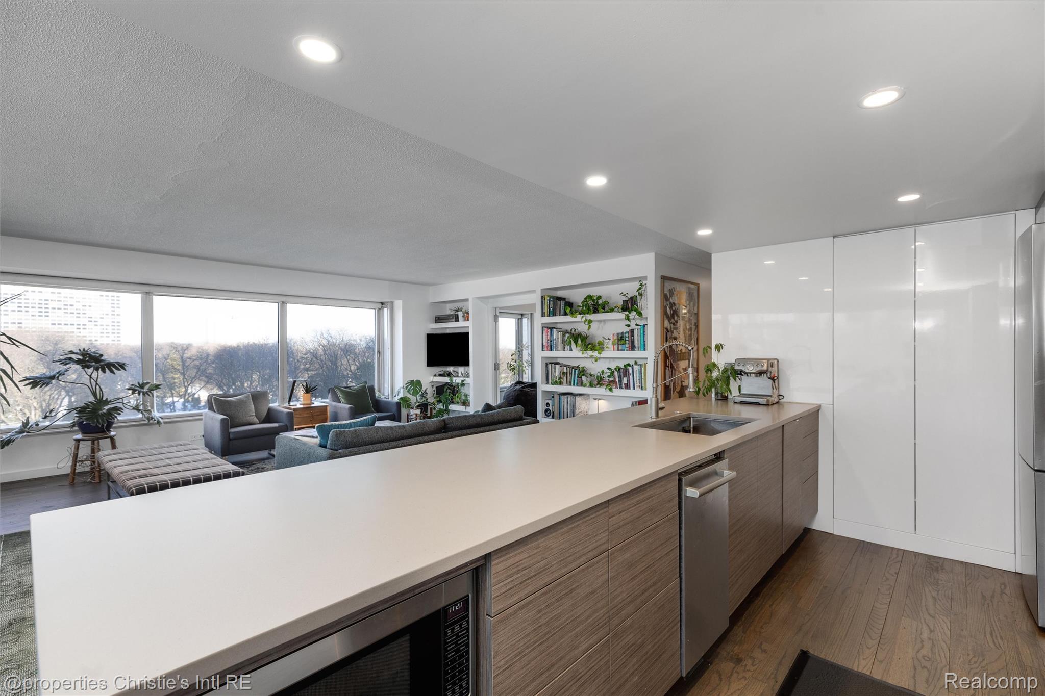 1300 E Lafayette Street 412