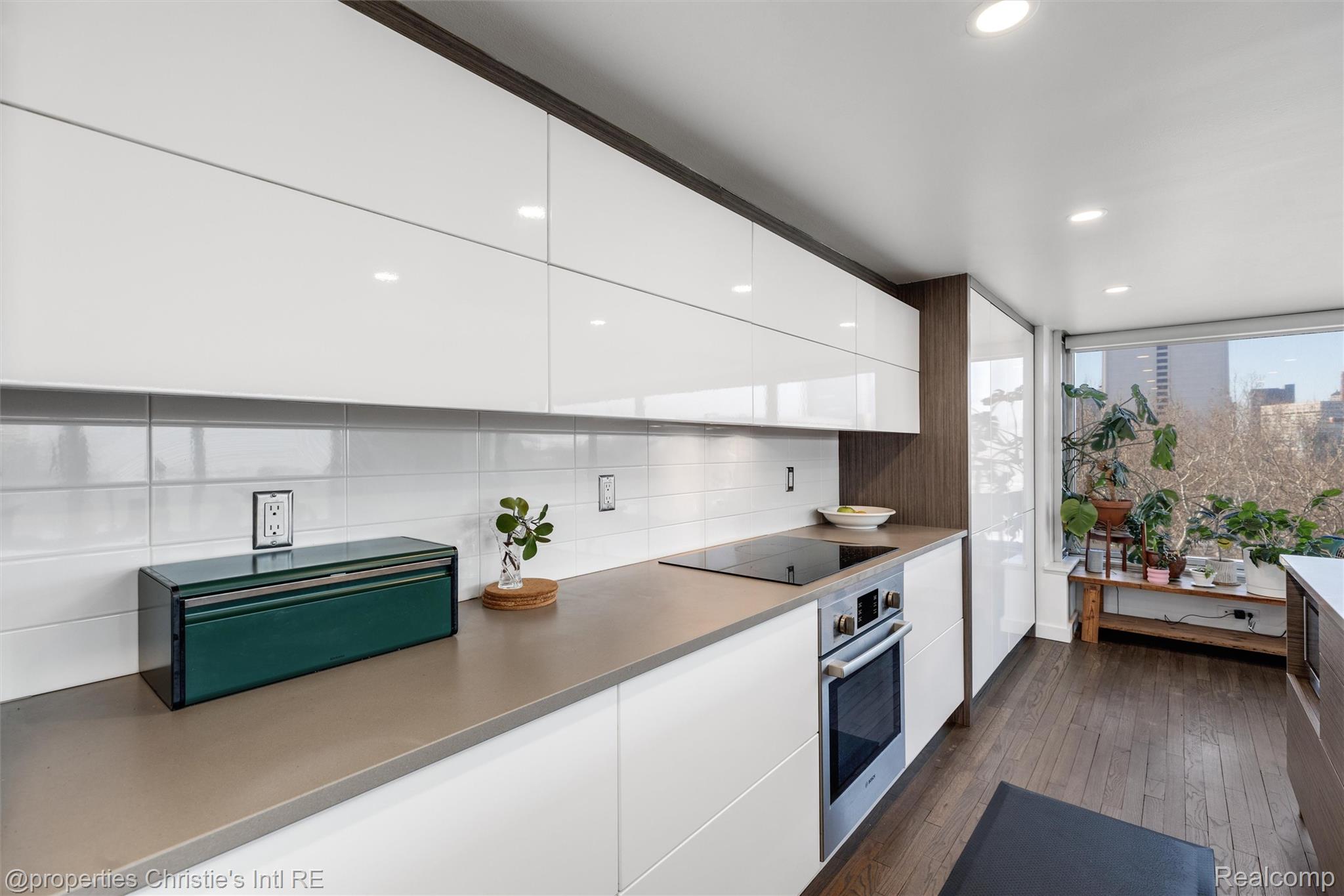 1300 E Lafayette Street 412