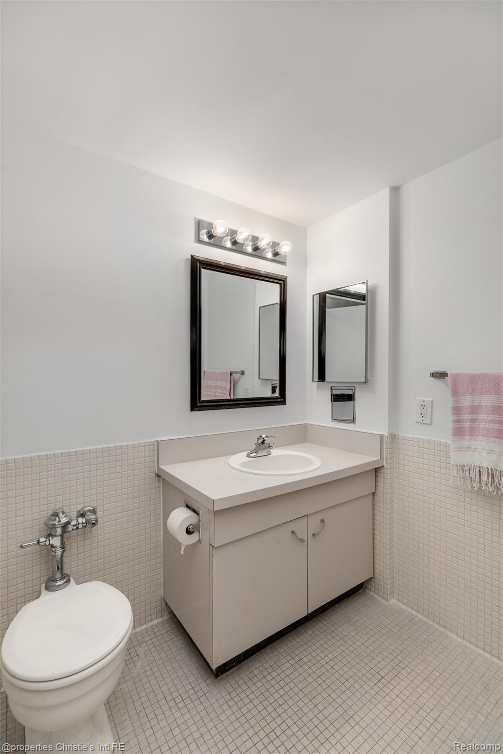 1300 E Lafayette Street 412