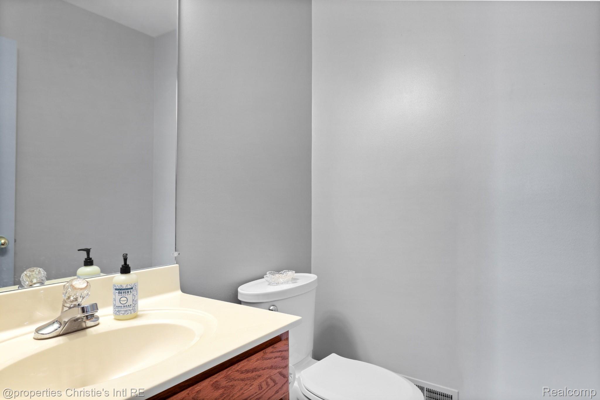 109 Village Place Drive 9