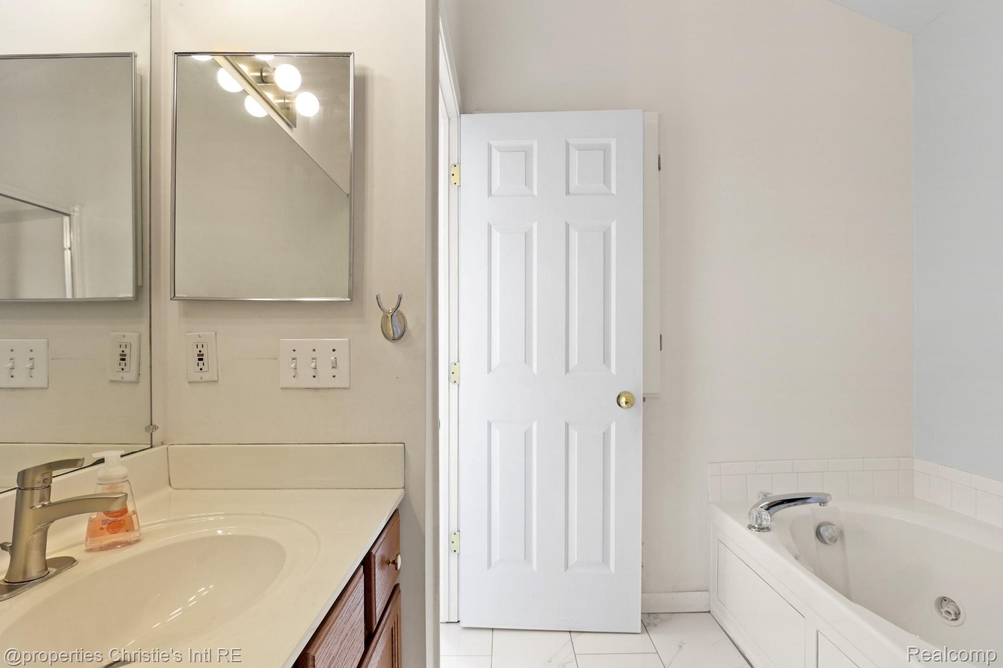 109 Village Place Drive 9