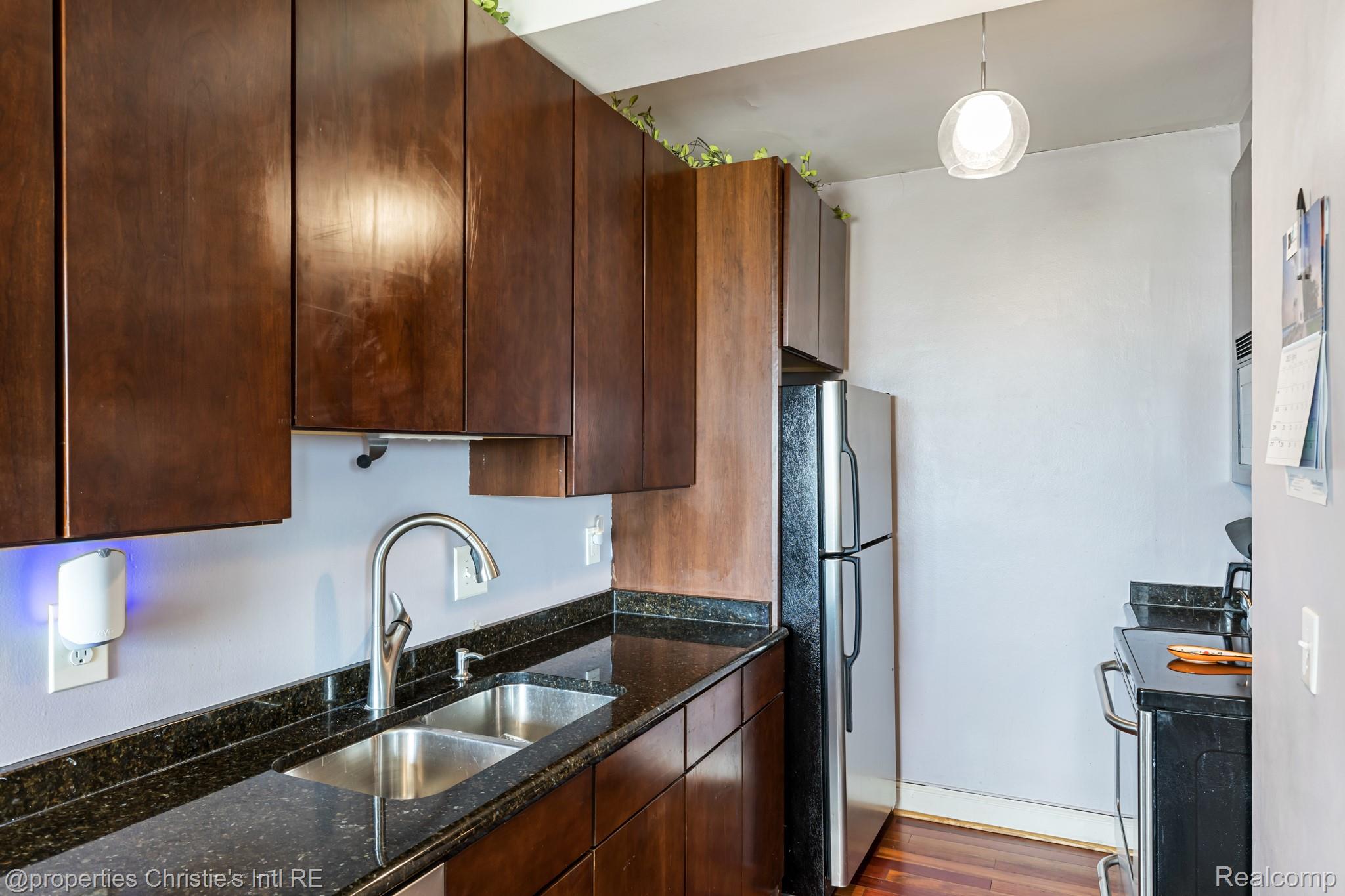 15 E Kirby Street 826