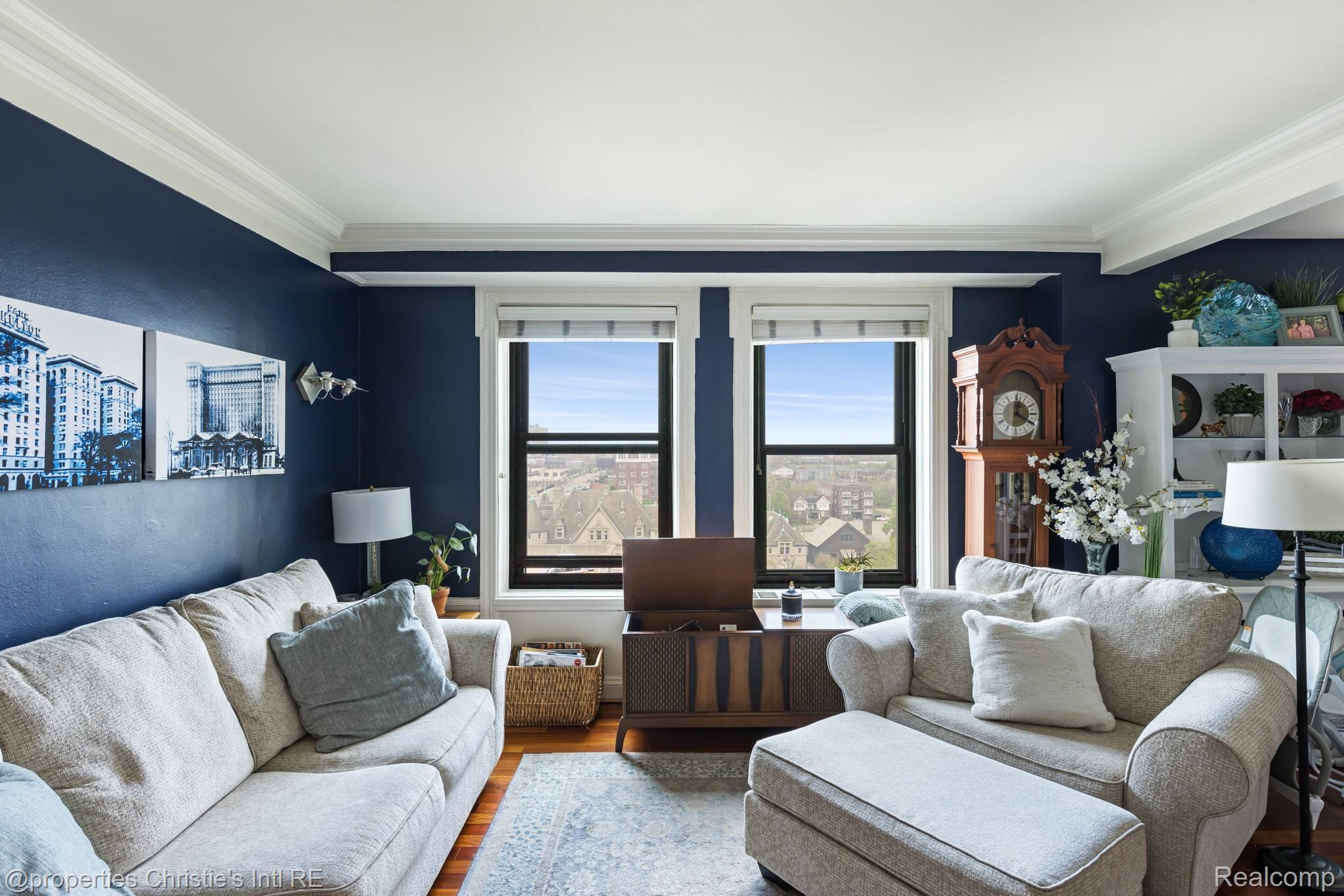 15 E Kirby Street 826