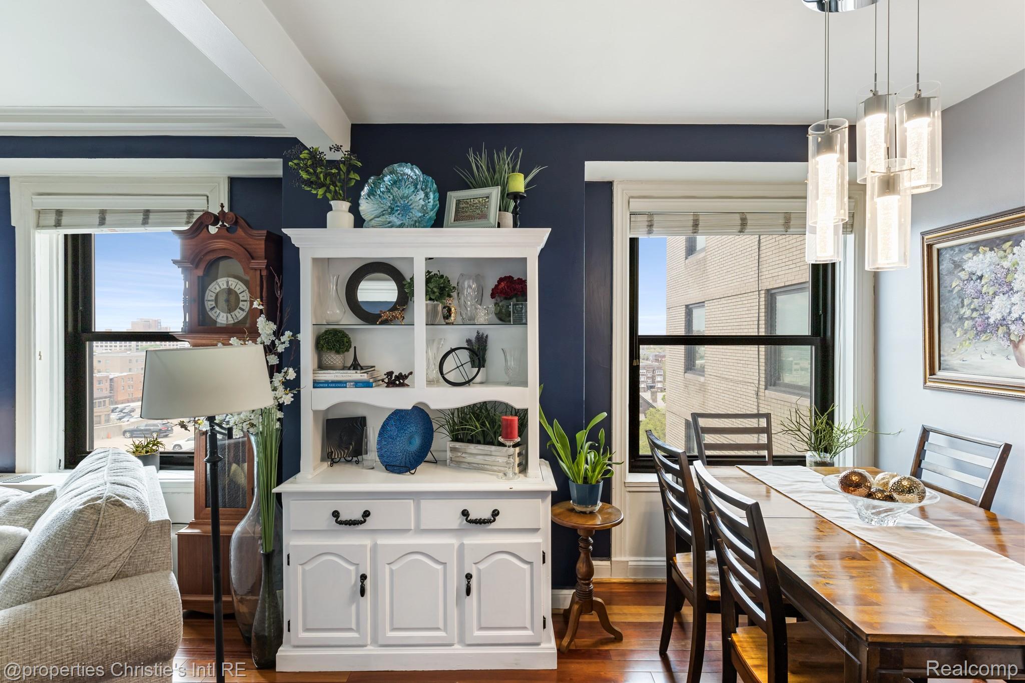 15 E Kirby Street 826