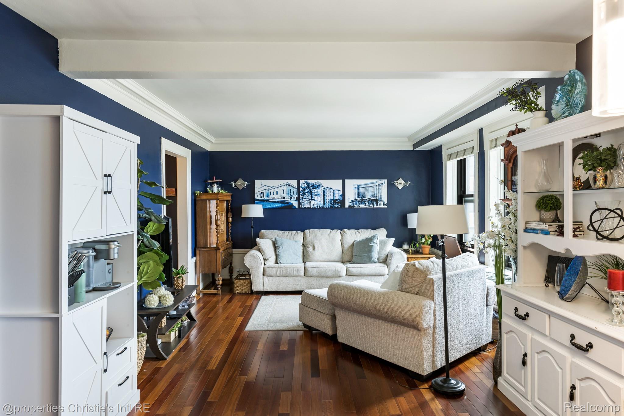 15 E Kirby Street 826