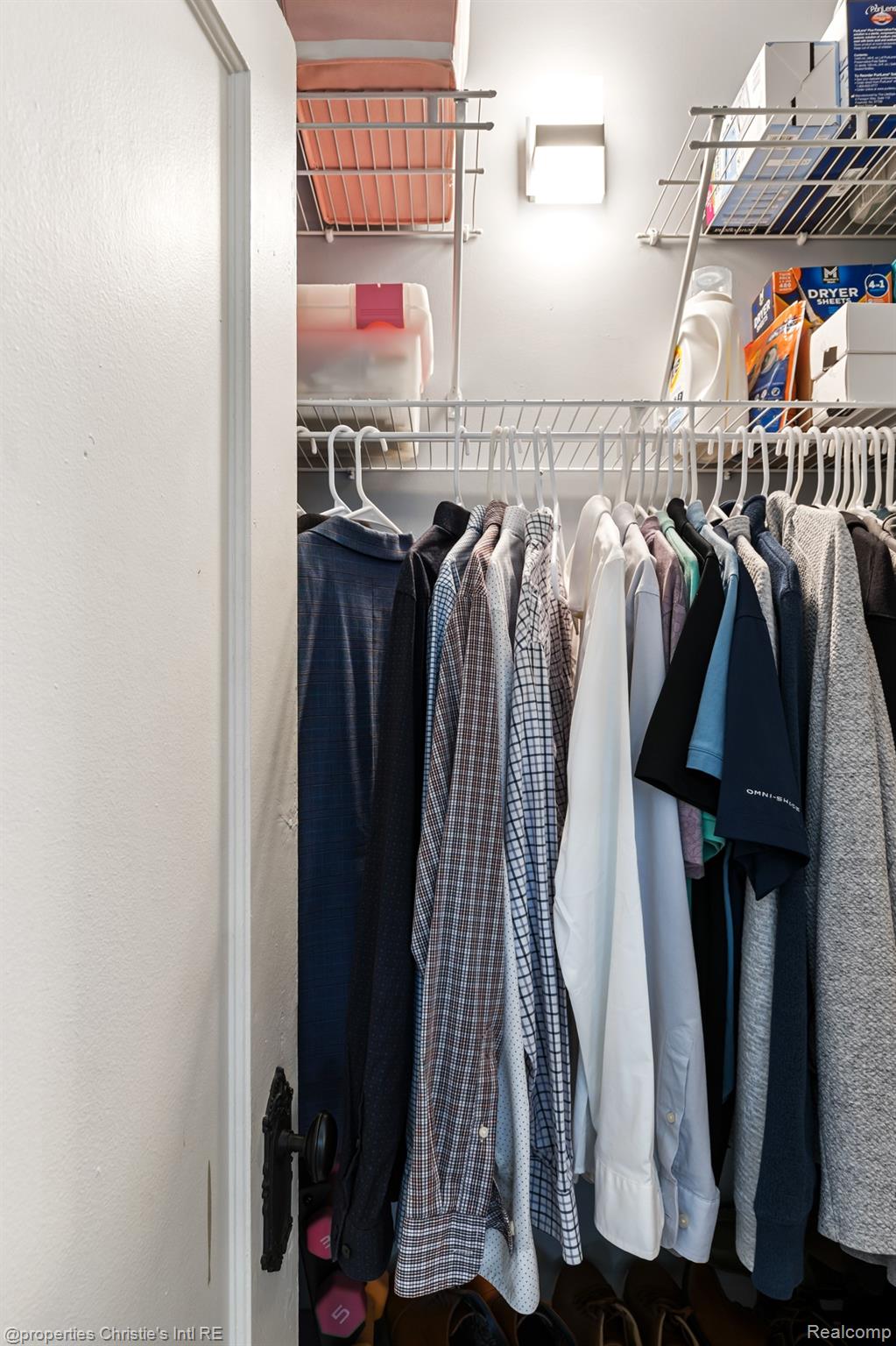 15 E Kirby Street 826