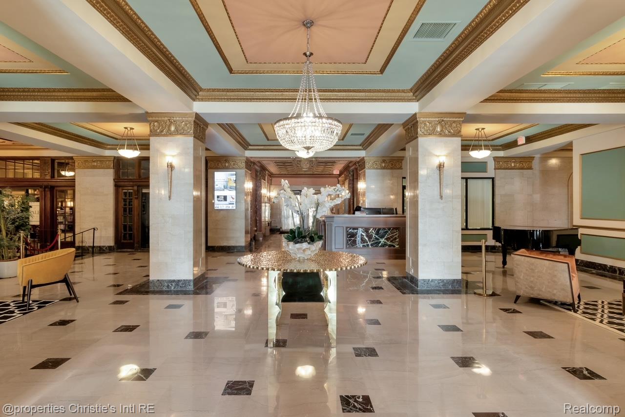 15 E Kirby Street 826