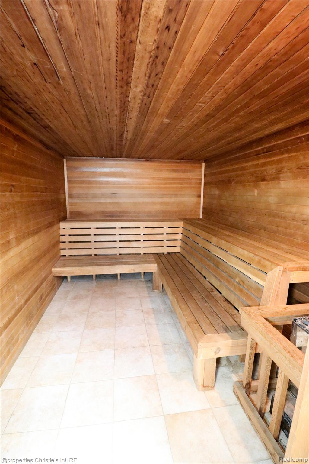 15 E Kirby Street 826