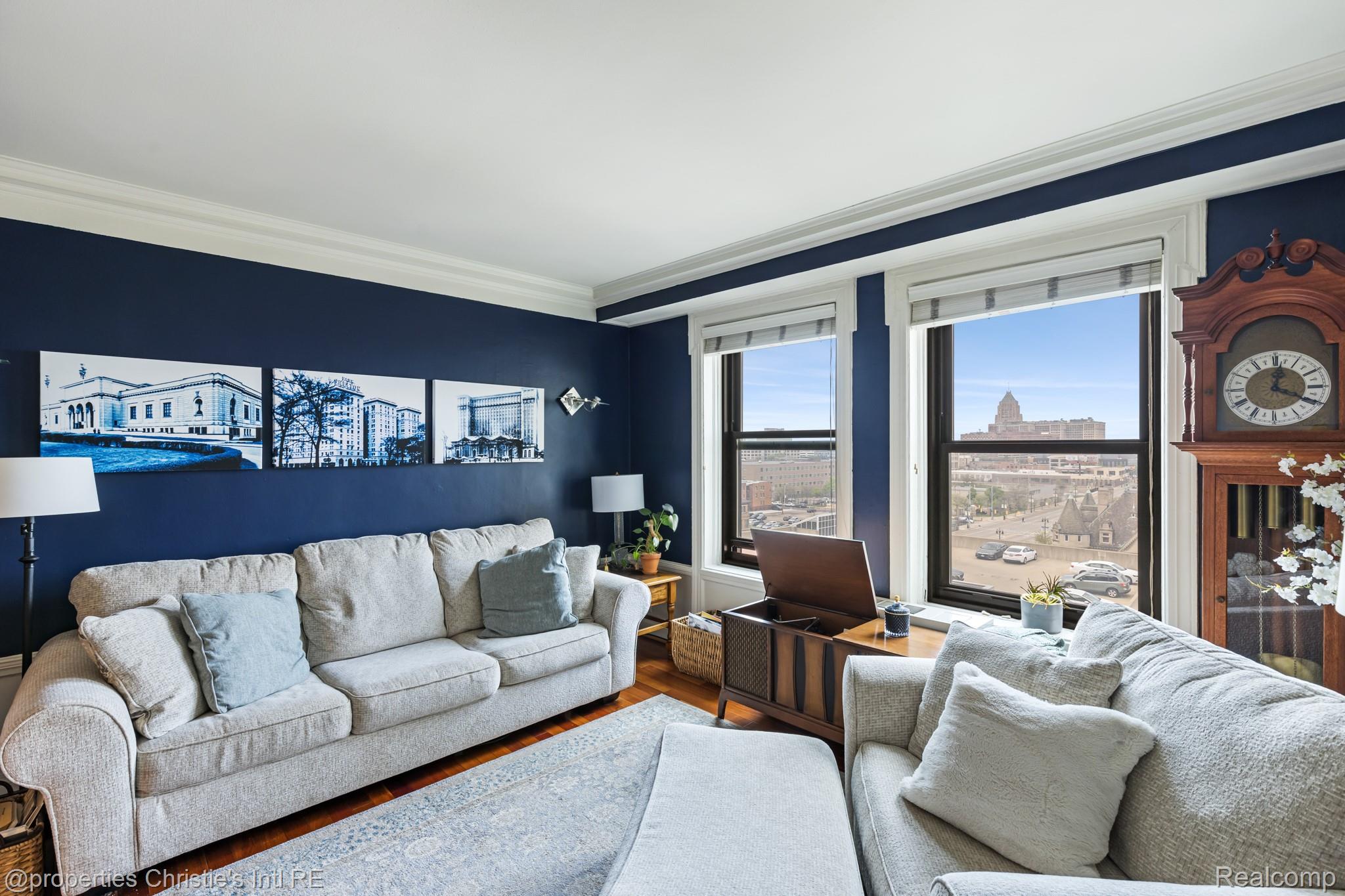 15 E Kirby Street 826