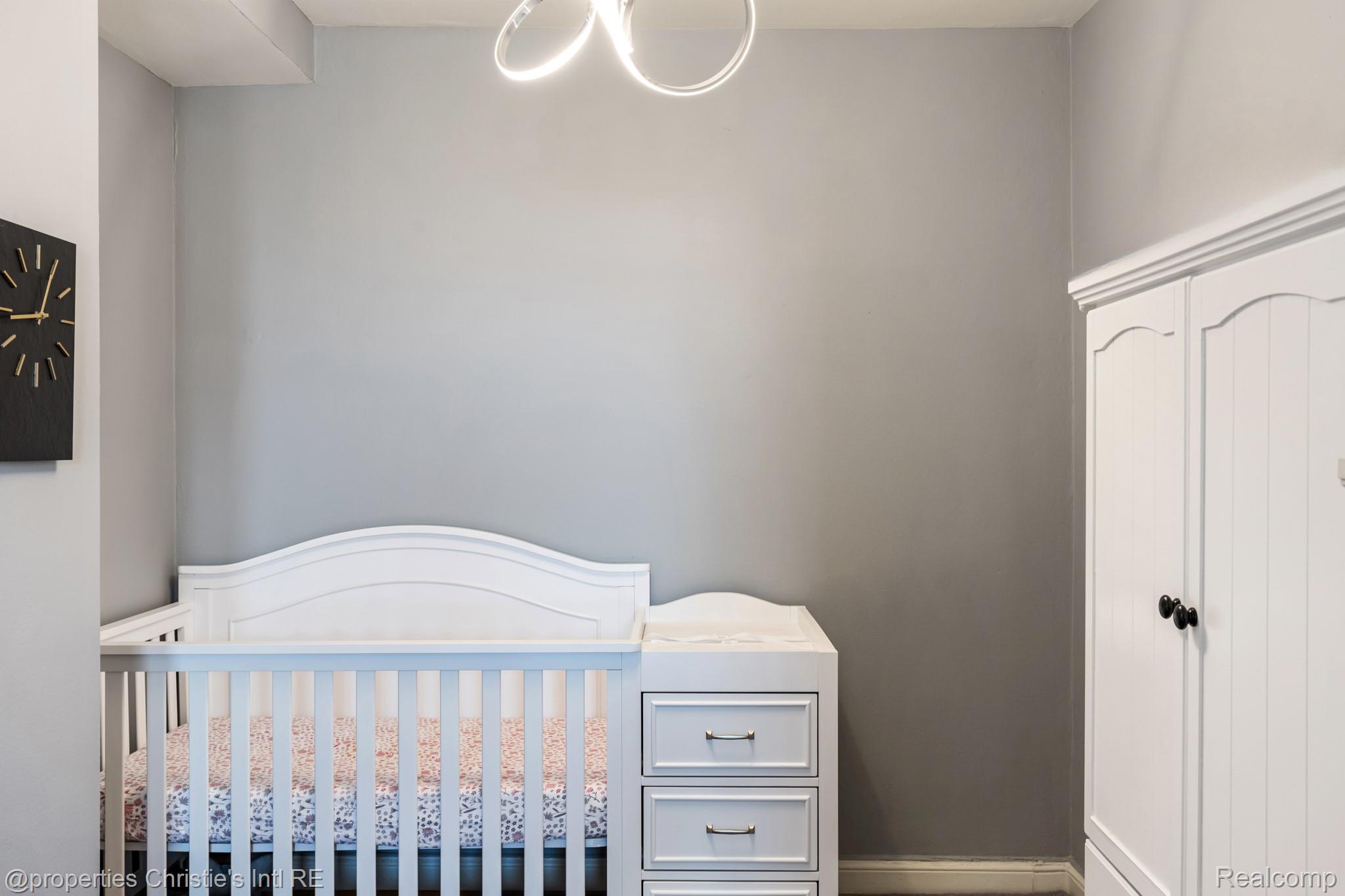 15 E Kirby Street 826