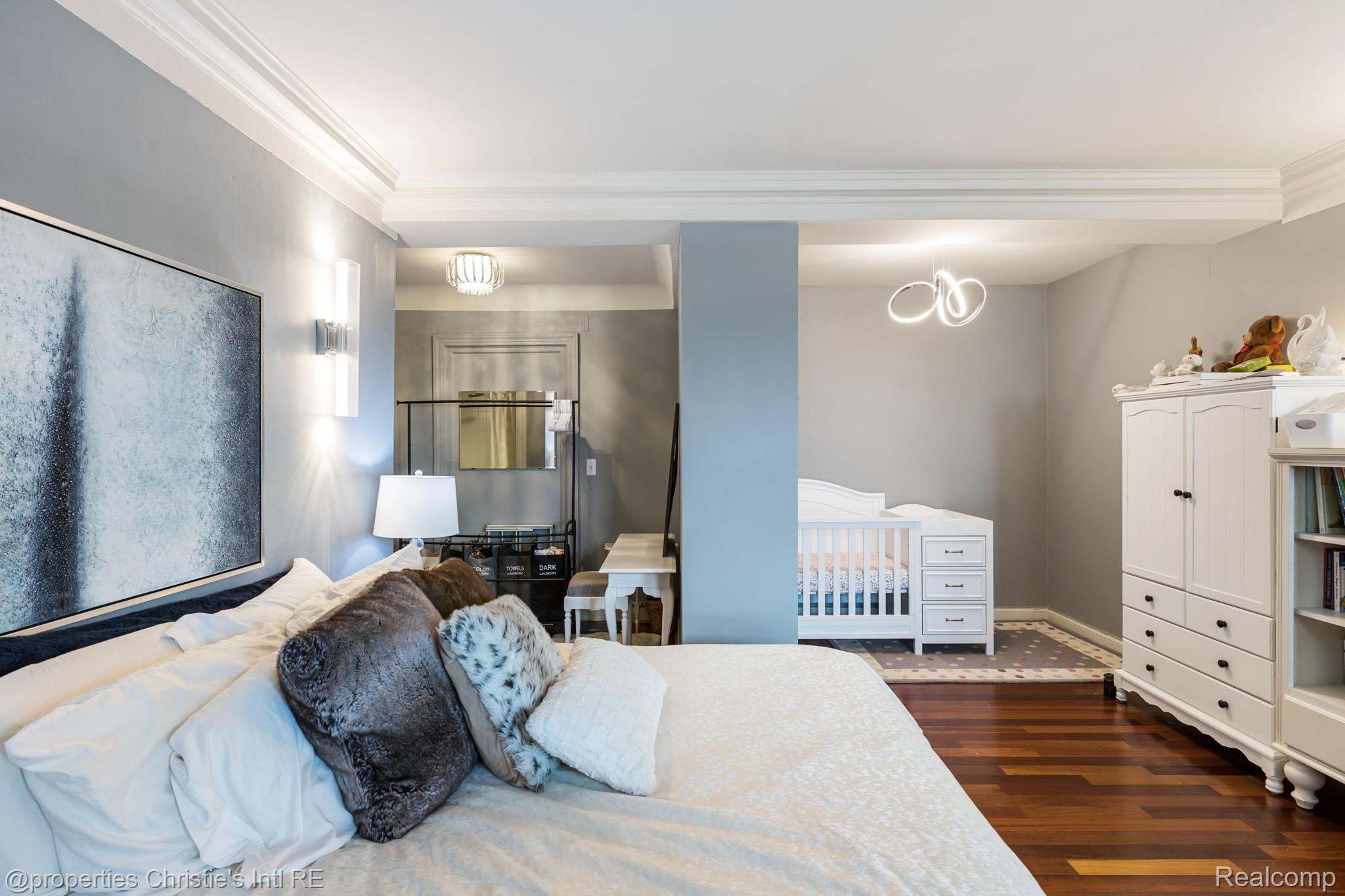 15 E Kirby Street 826