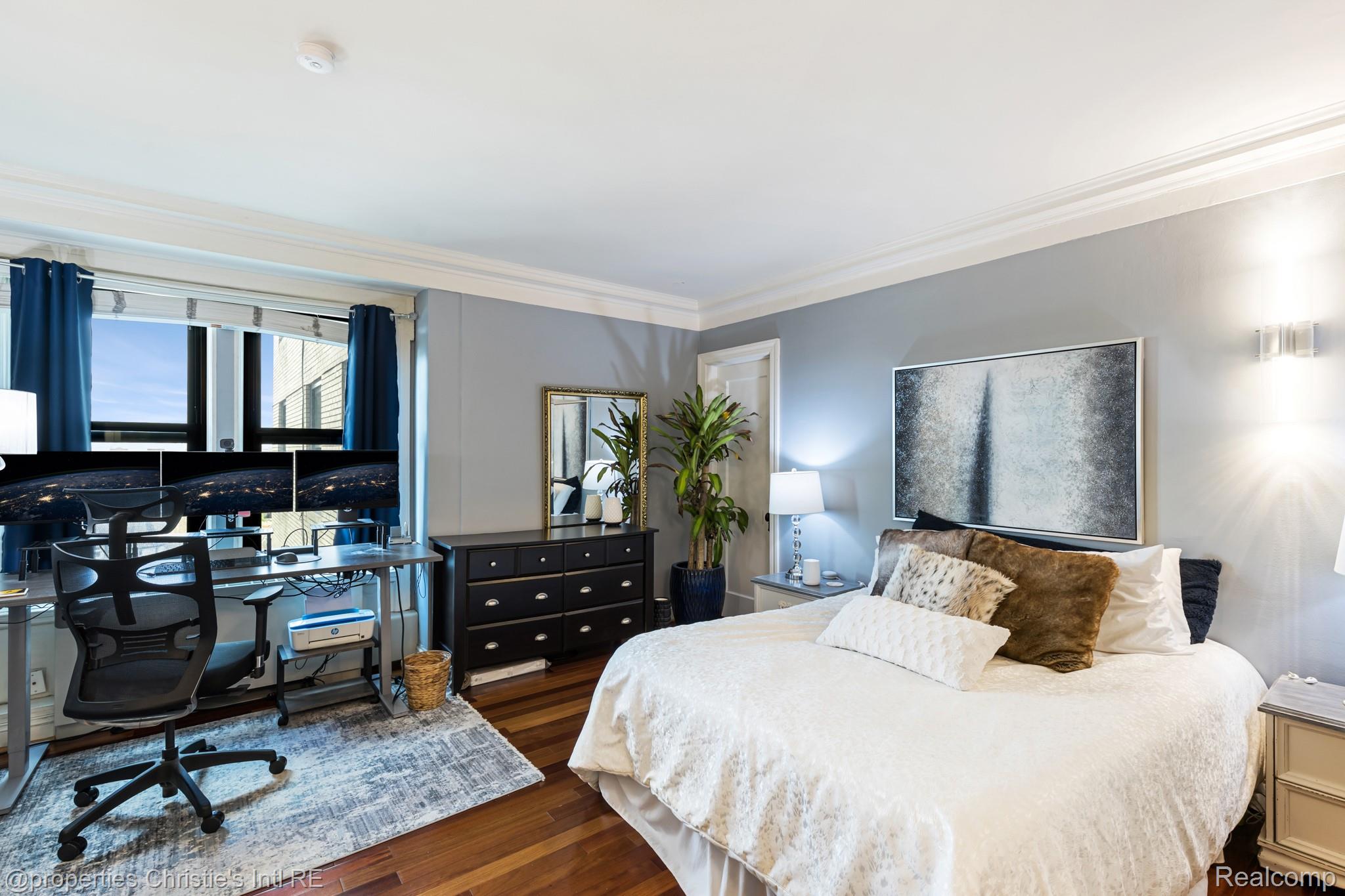 15 E Kirby Street 826