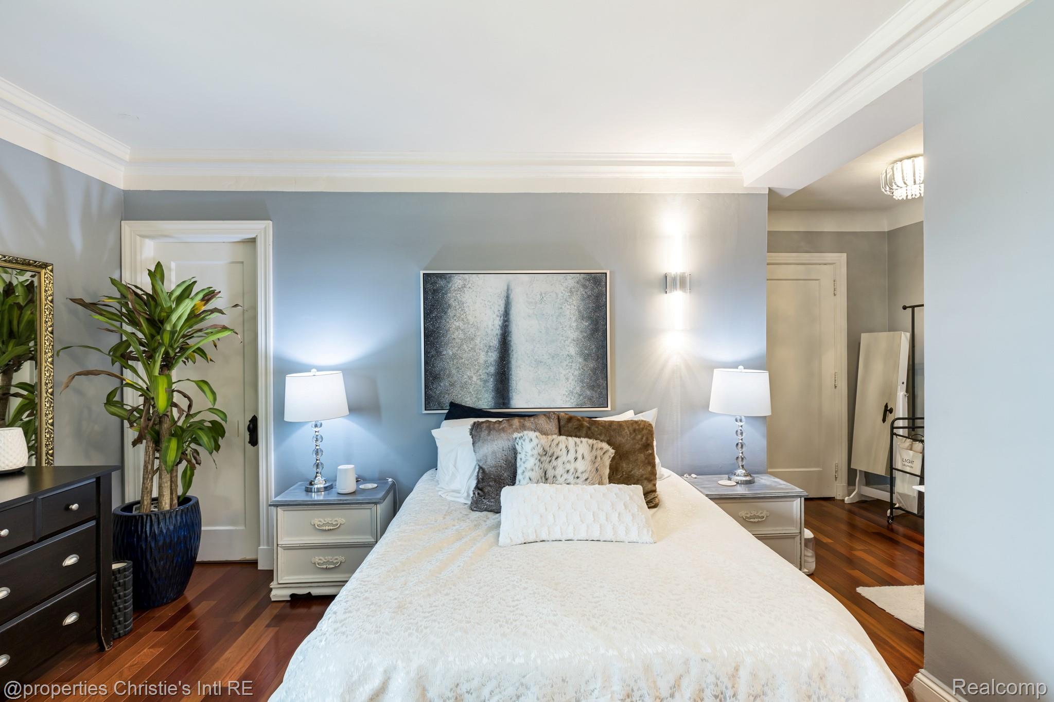 15 E Kirby Street 826