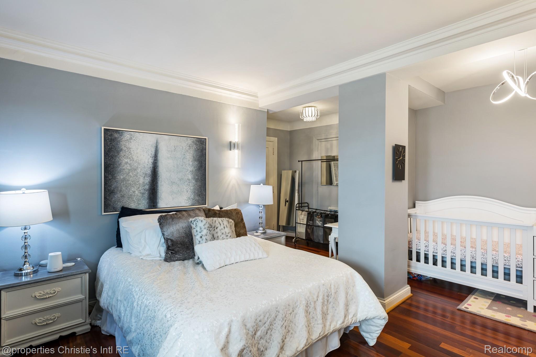 15 E Kirby Street 826