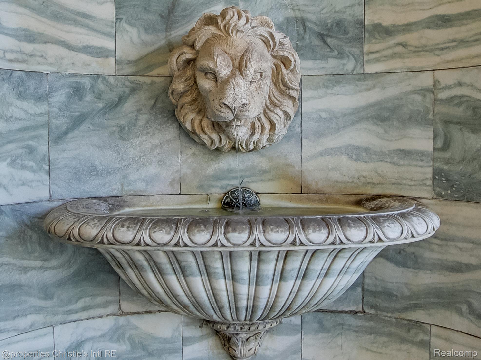 15 E Kirby Street 826