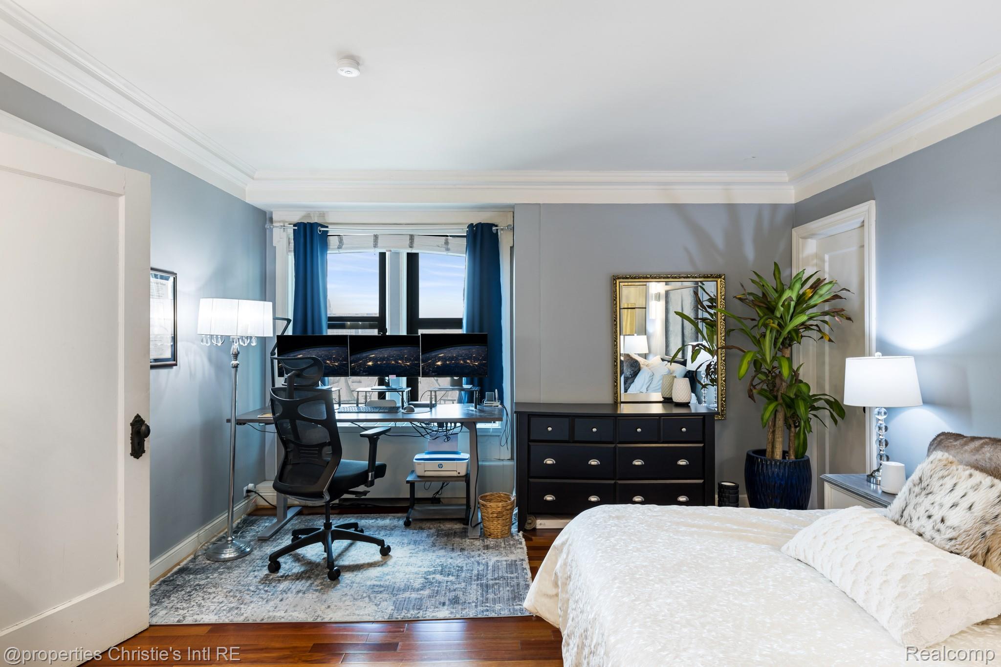 15 E Kirby Street 826