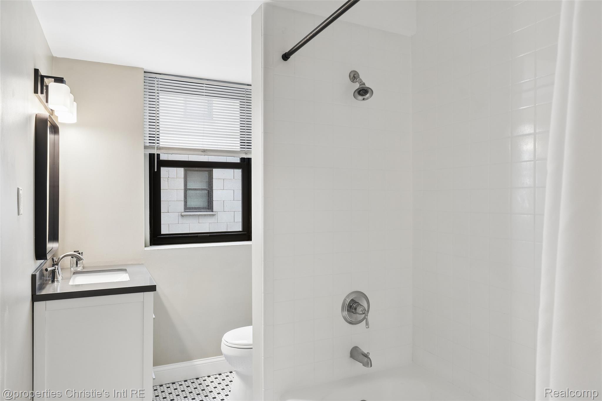 15 E Kirby Street 810