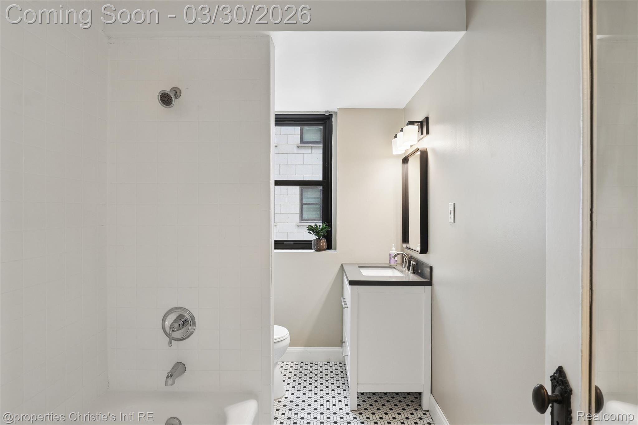 15 E Kirby Street 810