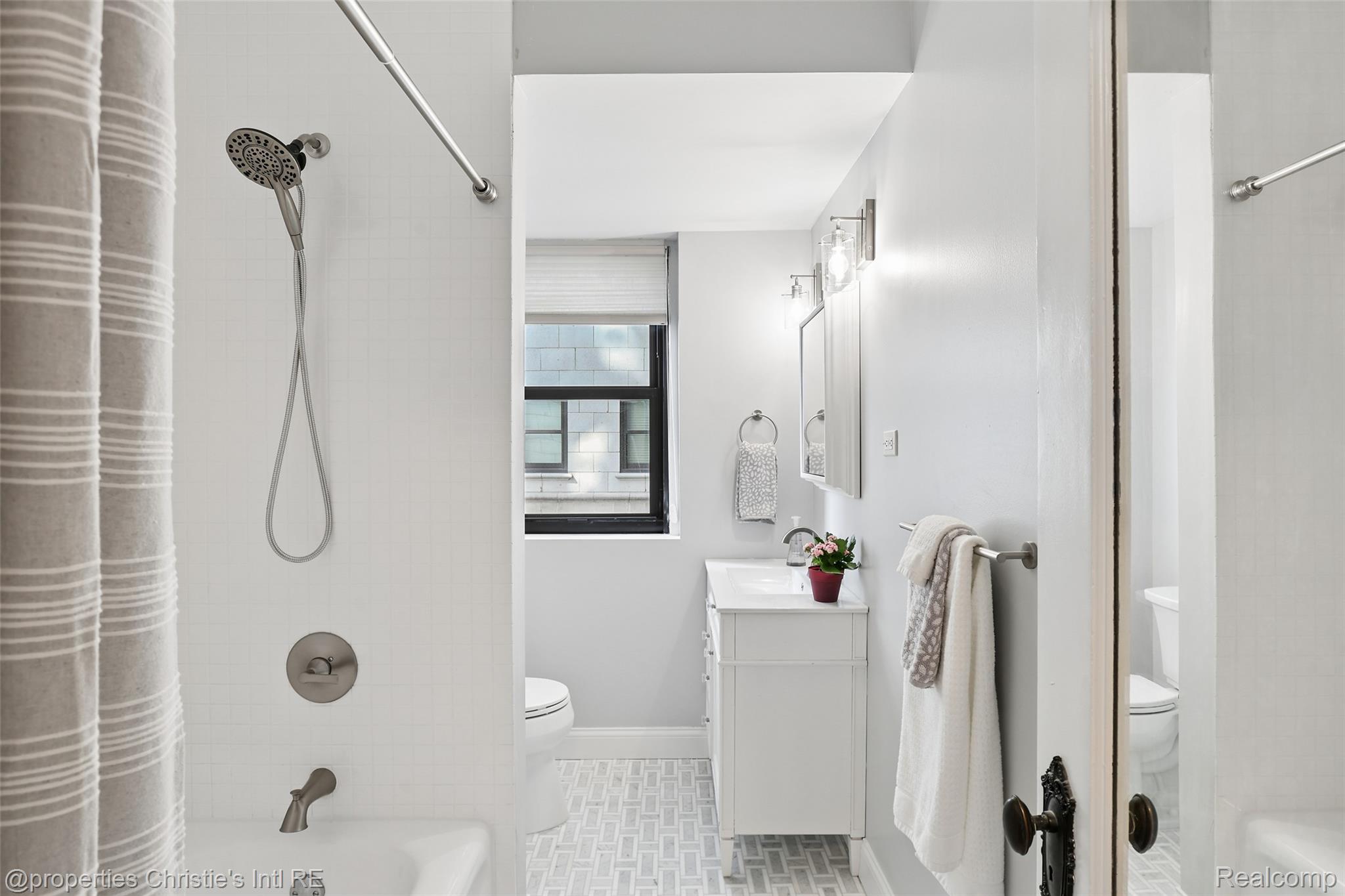 15 E Kirby Street 311