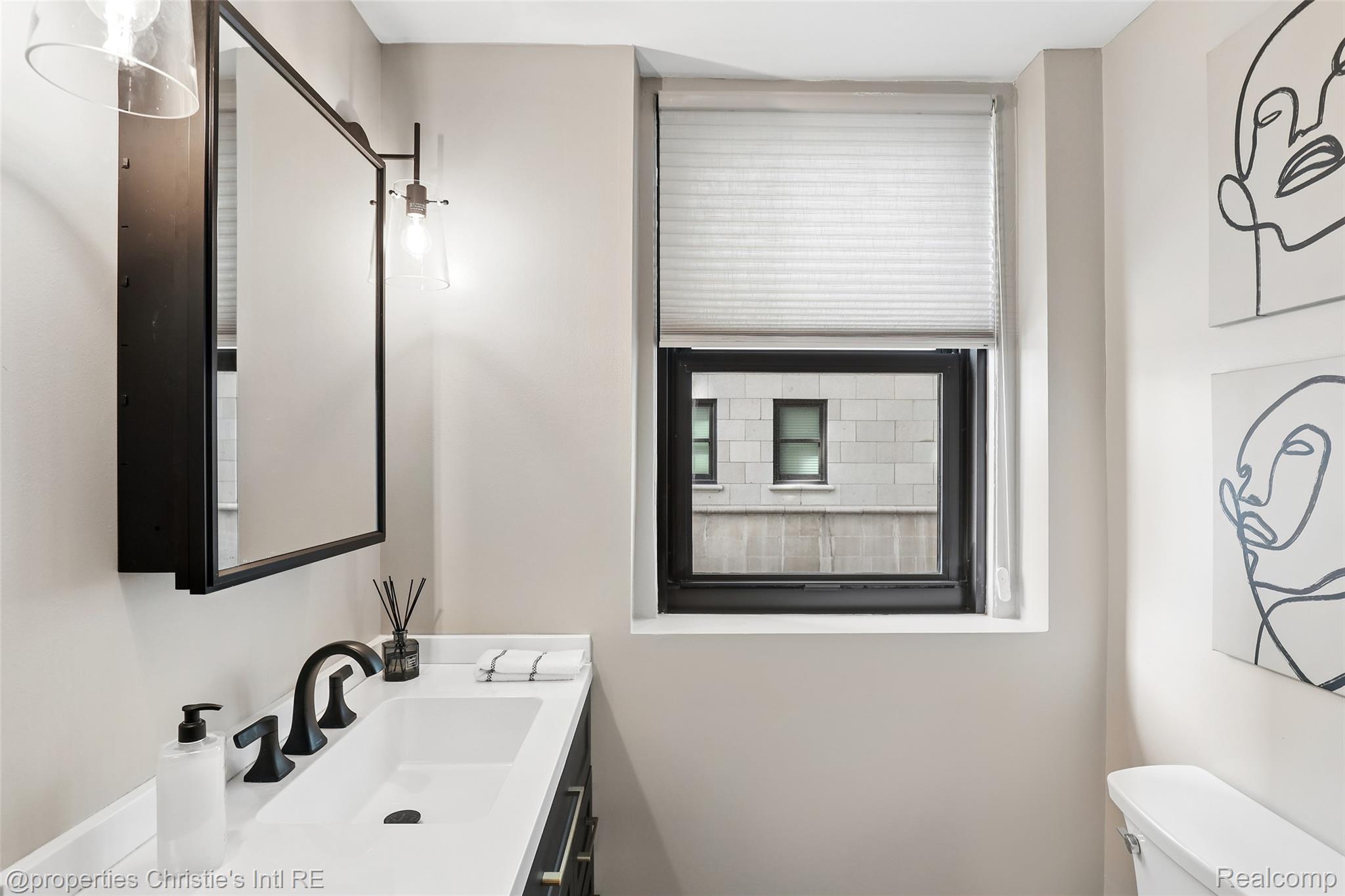 15 E Kirby Street 311