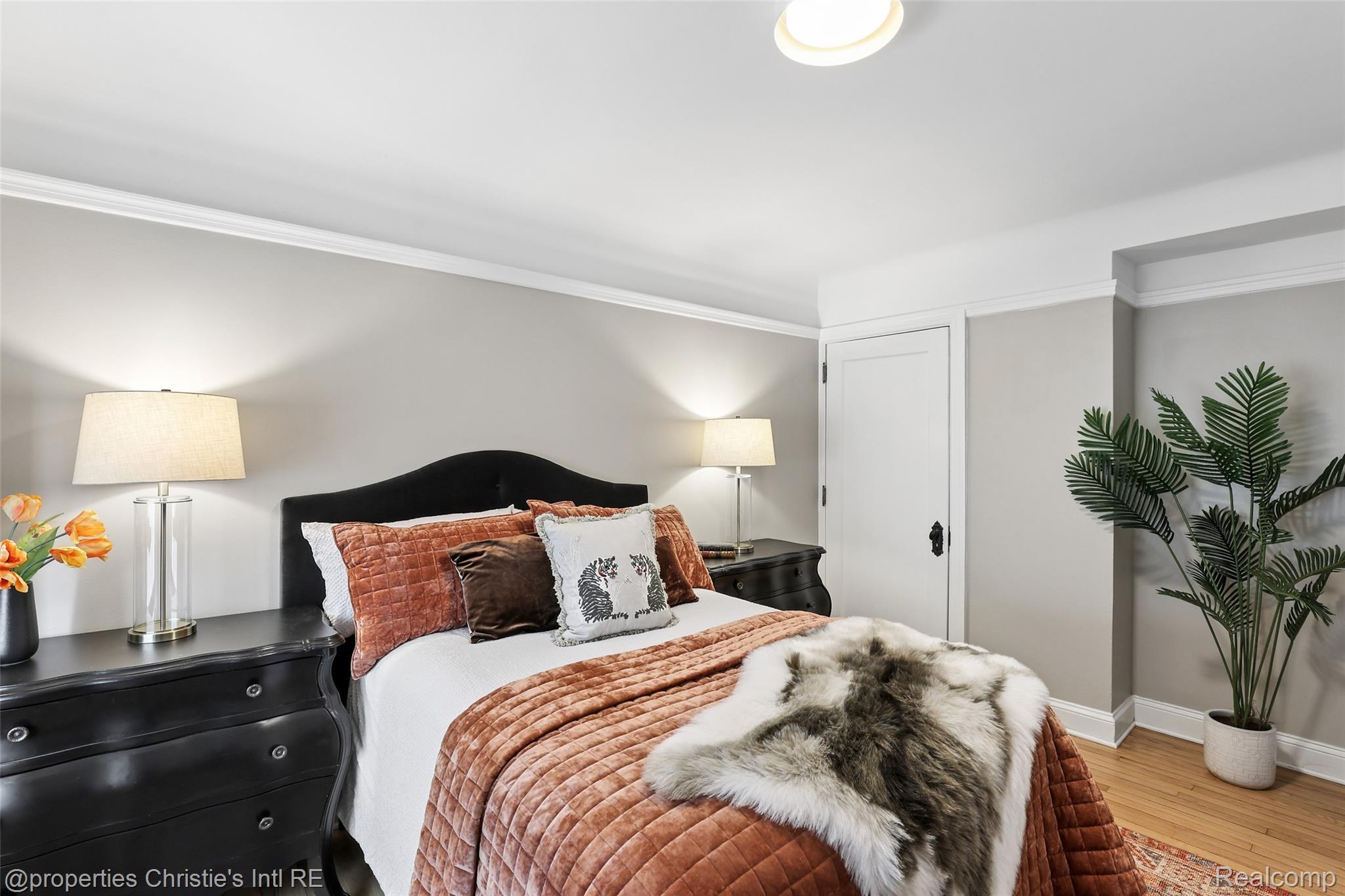 15 E Kirby Street 311